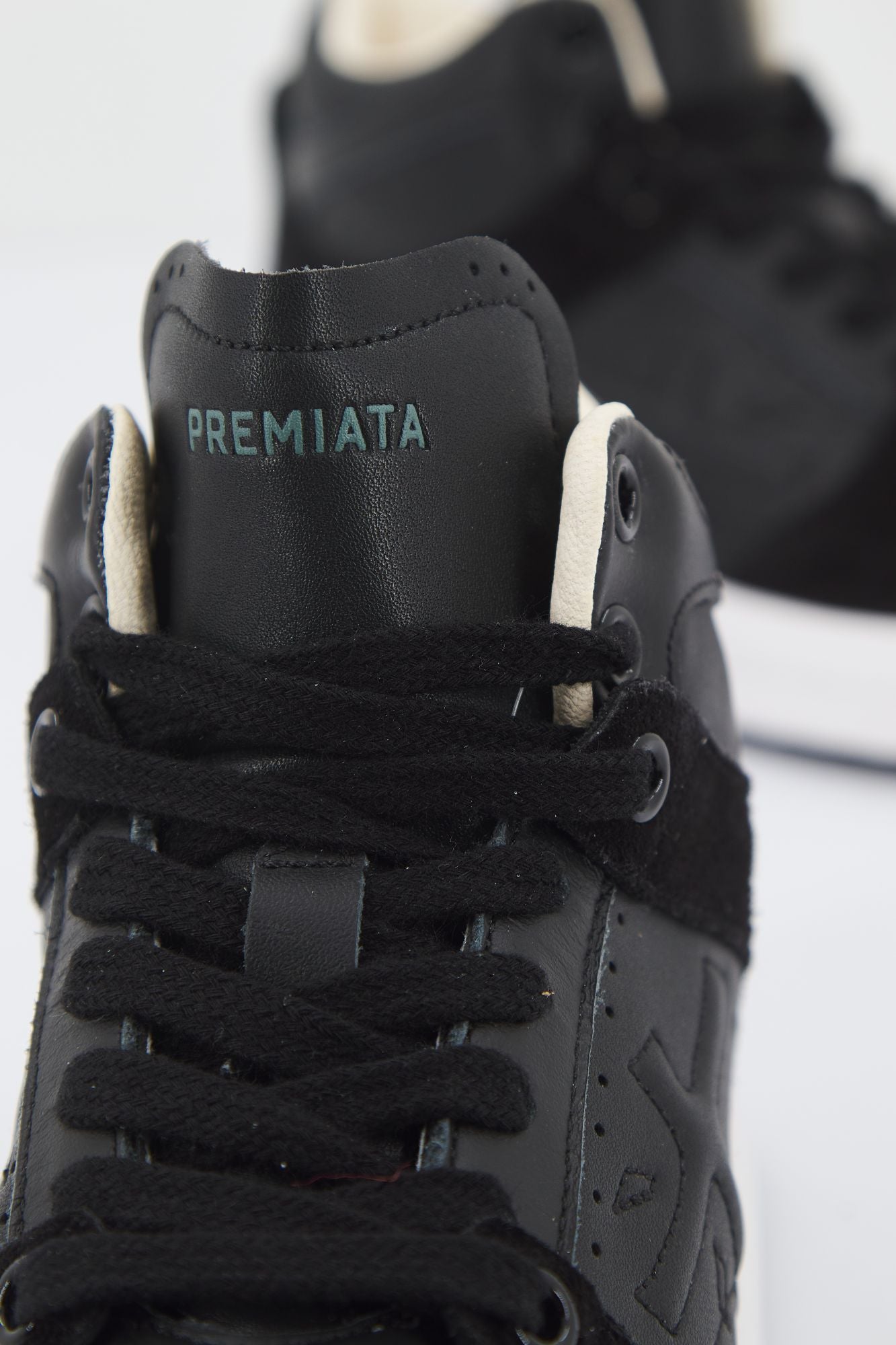 PREMIATA MIDQUIND 6022 en color NEGRO (4)
