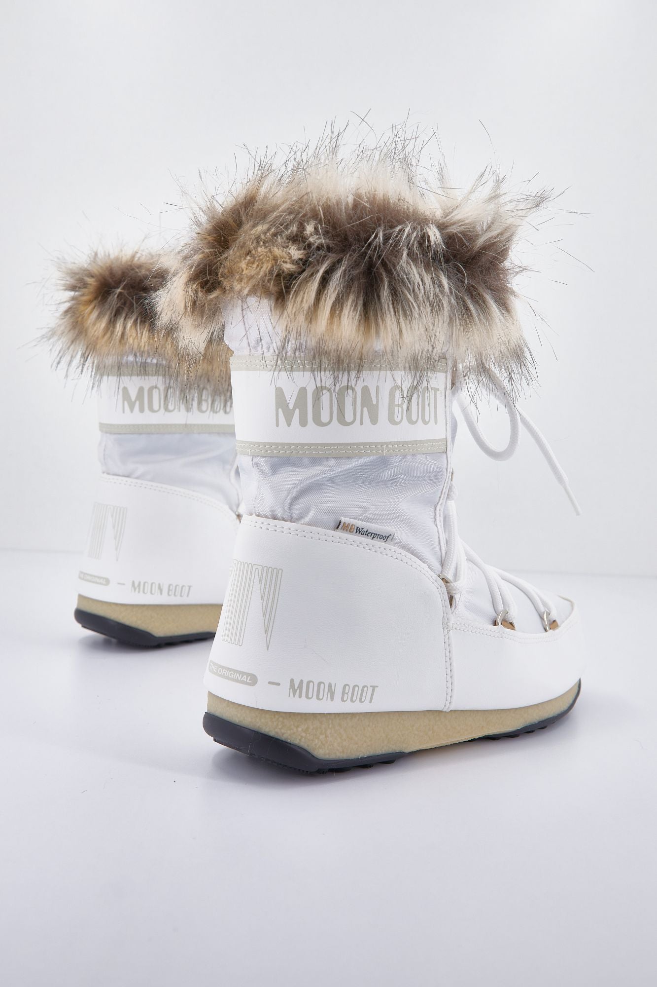 MOON BOOT 24008800 002 en color BLANCO (3)