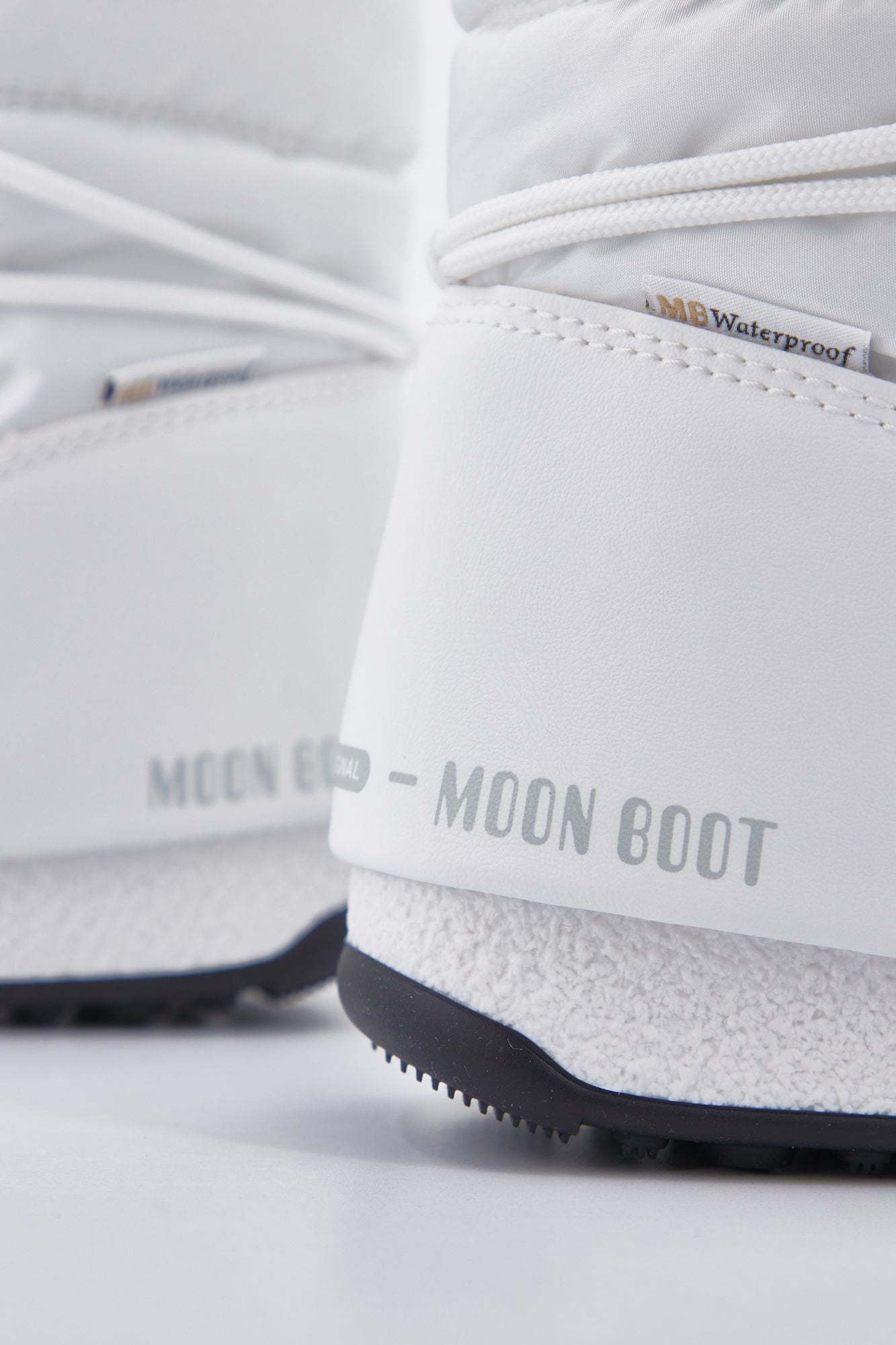 MOON BOOT 24009300 002 en color BLANCO (3)
