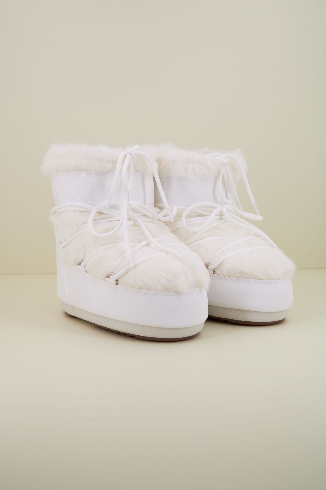 MOON BOOT MB ICON LOW FAUX FUR en color BLANCO (2)