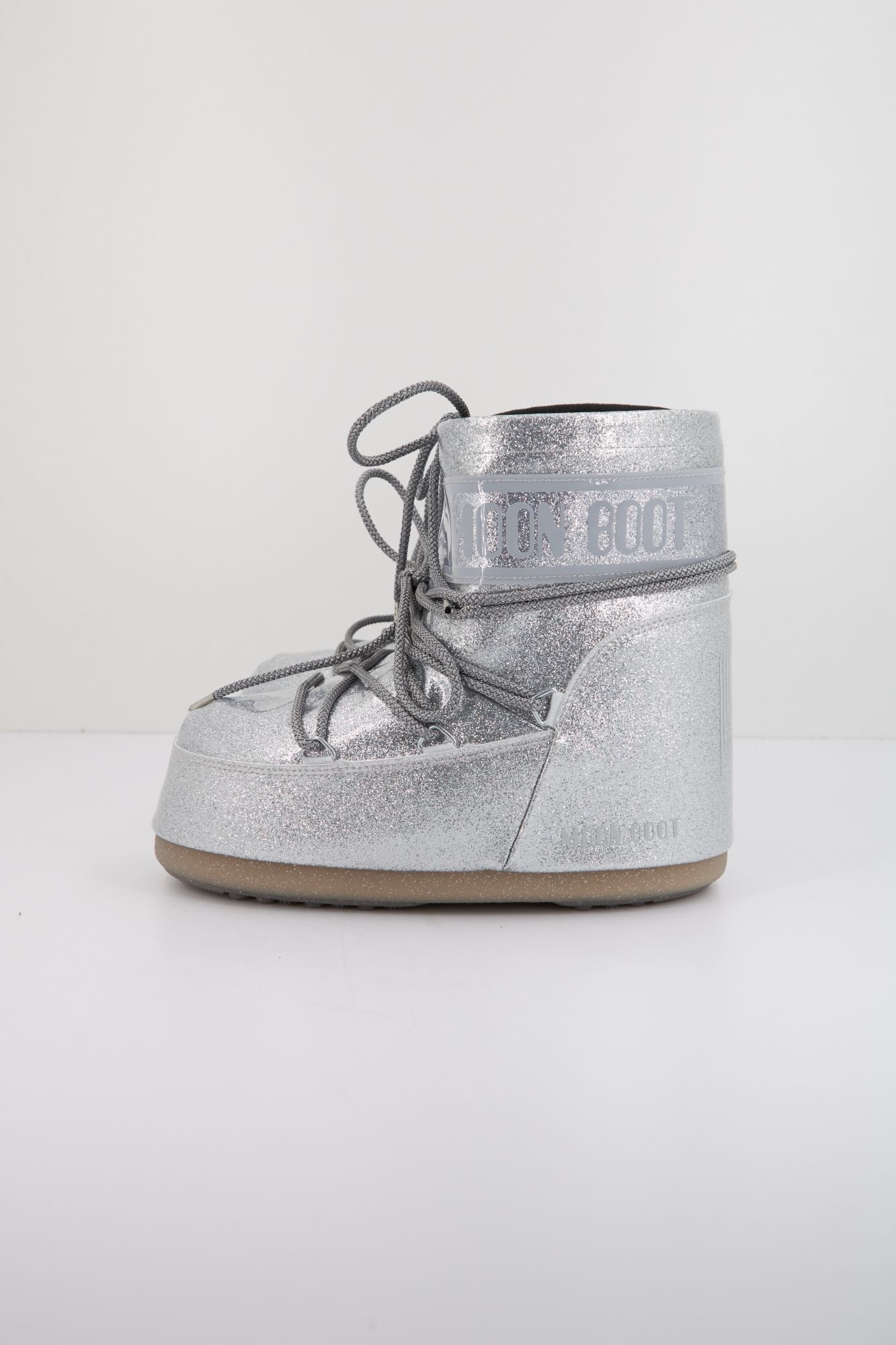 MOON BOOT MB ICON LOW GLITTER en color PLATA (1)