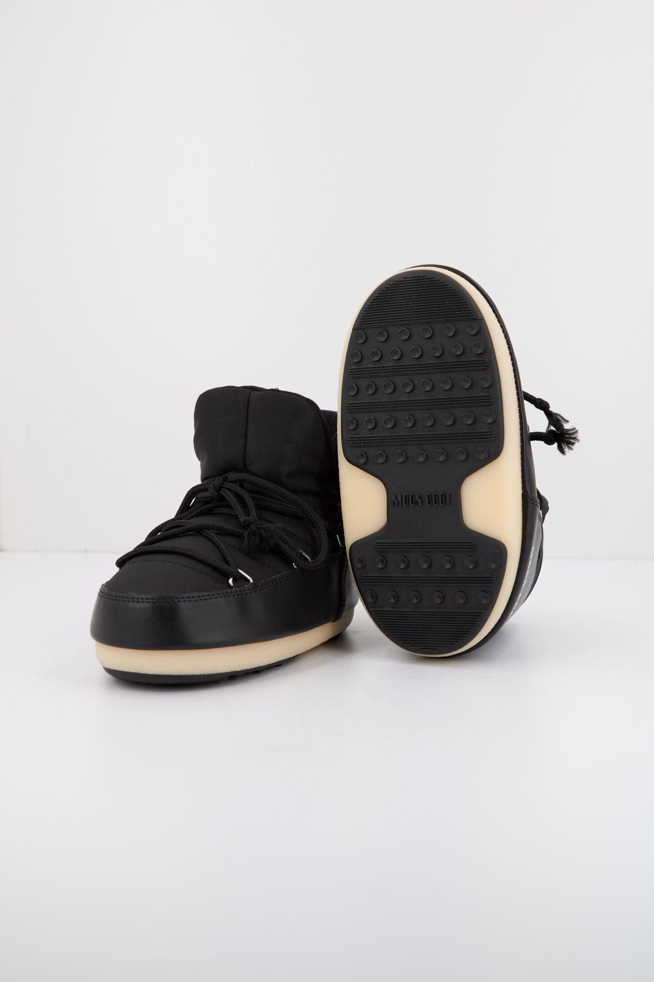 MOON BOOT MB PUMPS NYLON en color NEGRO (4)