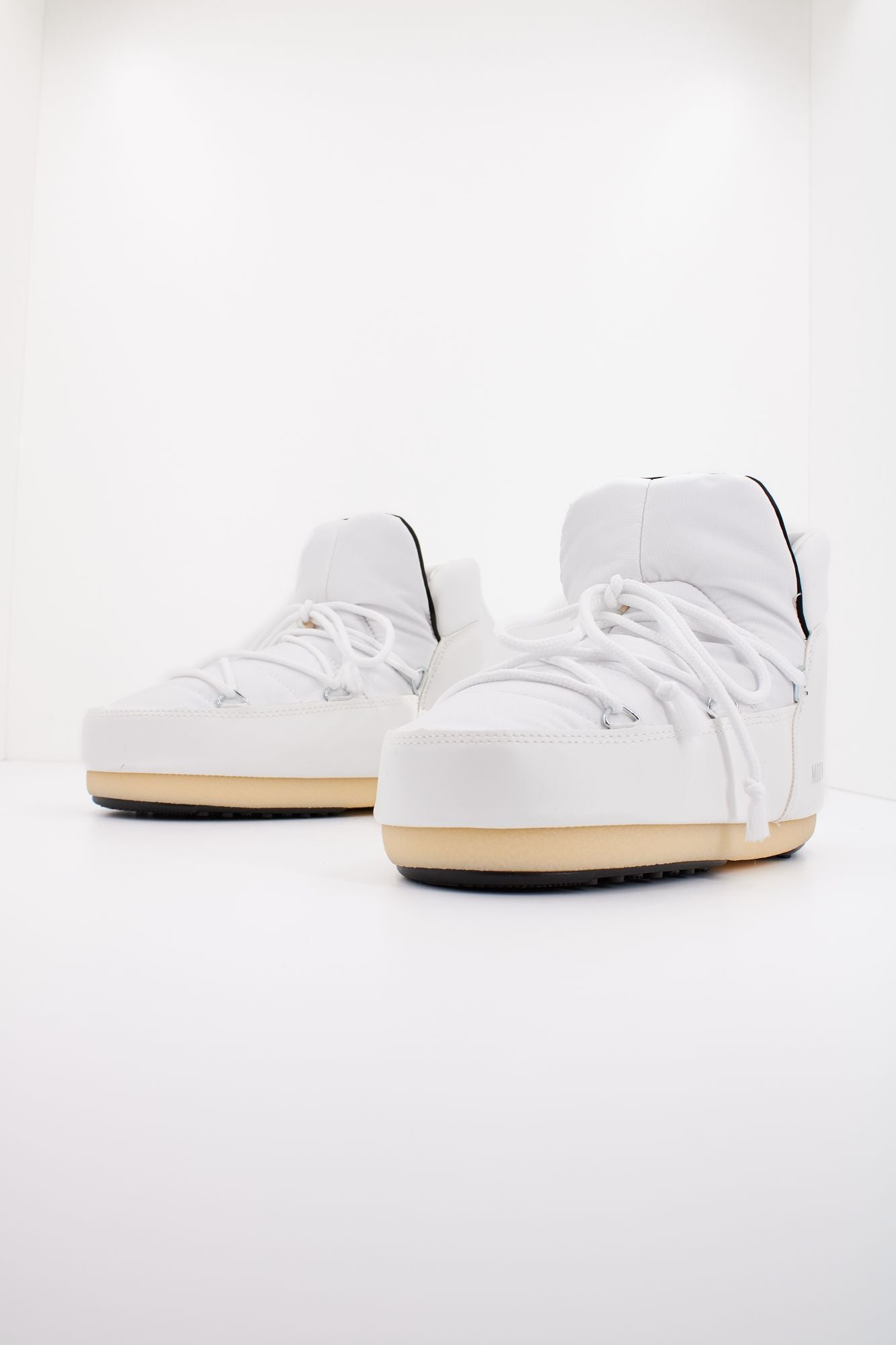 MOON BOOT PUMPS NYLON en color BLANCO (2)