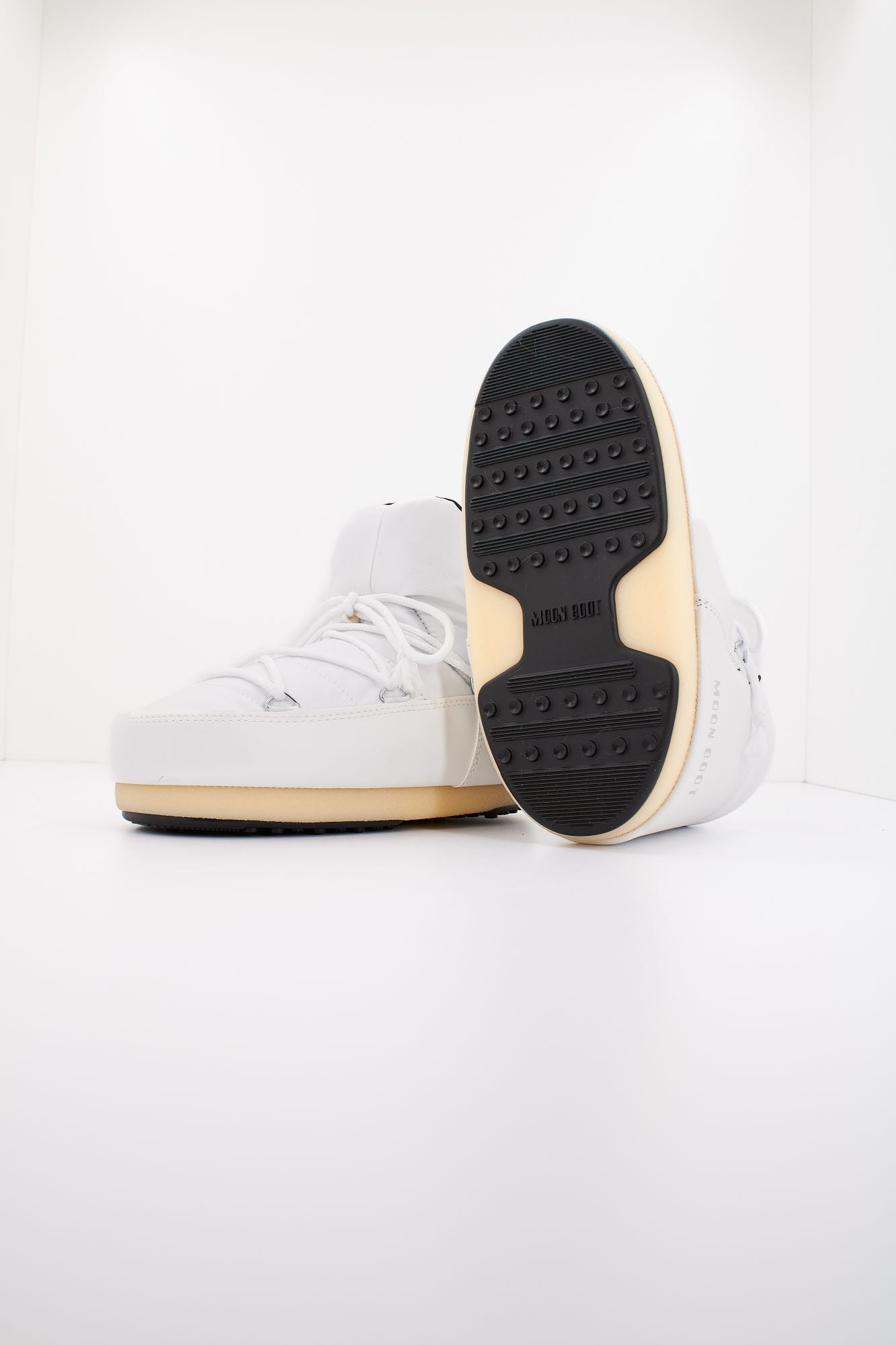 MOON BOOT PUMPS NYLON en color BLANCO (4)