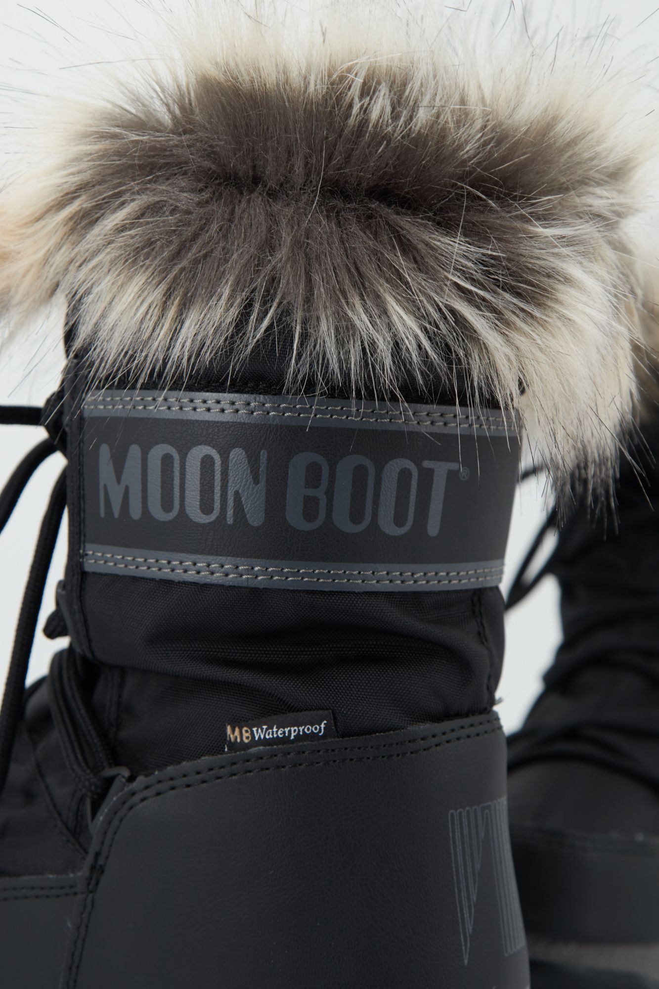 MOON BOOT 24008800 001 en color NEGRO (2)