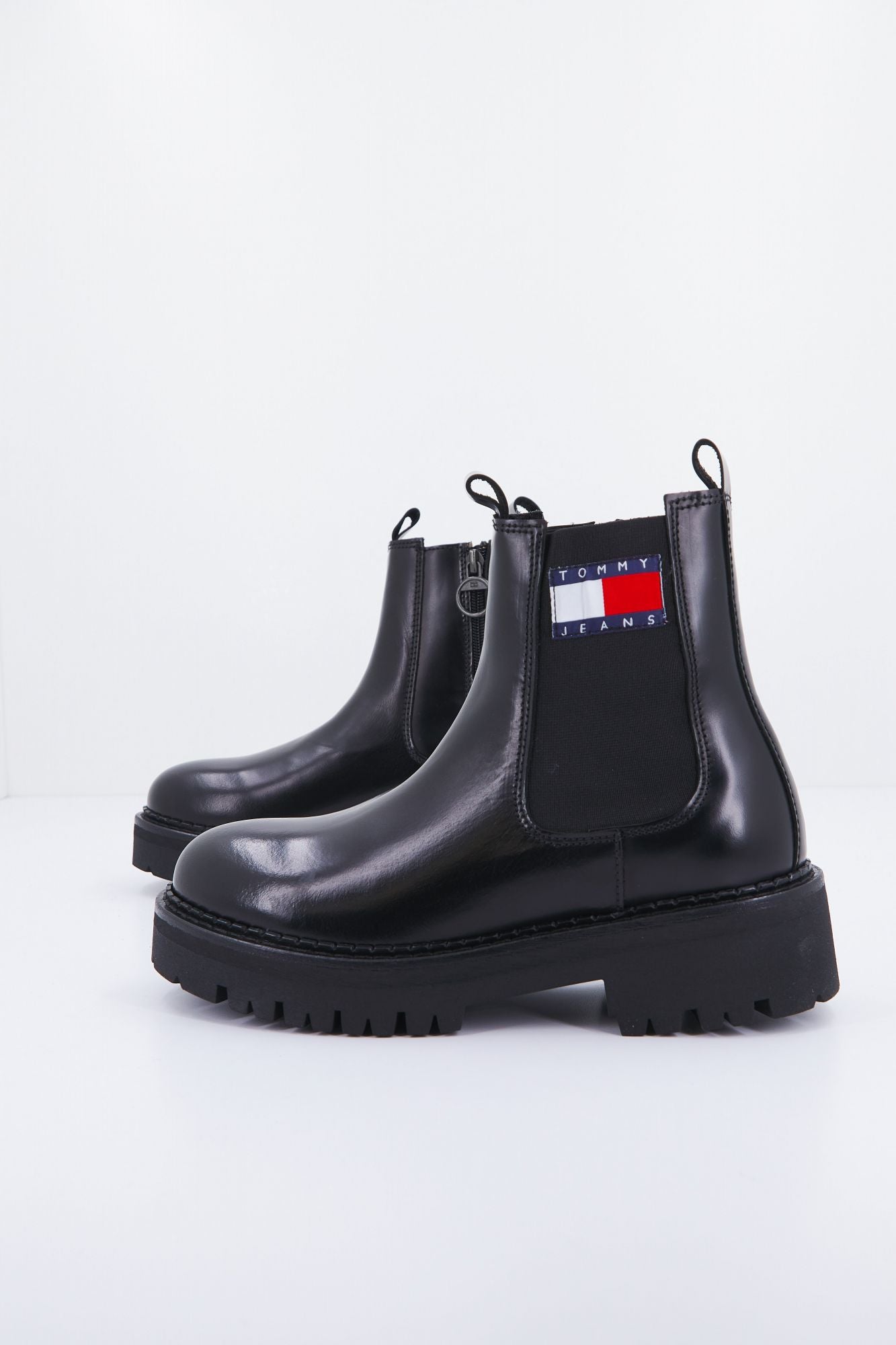 TOMMY JEANS URBAN TOMMY JEANS CHELSEA en color NEGRO (1)