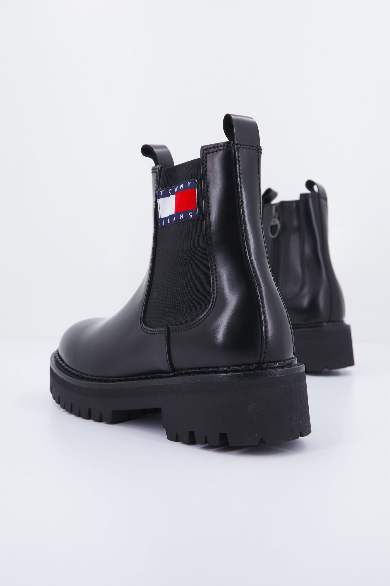 TOMMY JEANS URBAN TOMMY JEANS CHELSEA en color NEGRO (2)