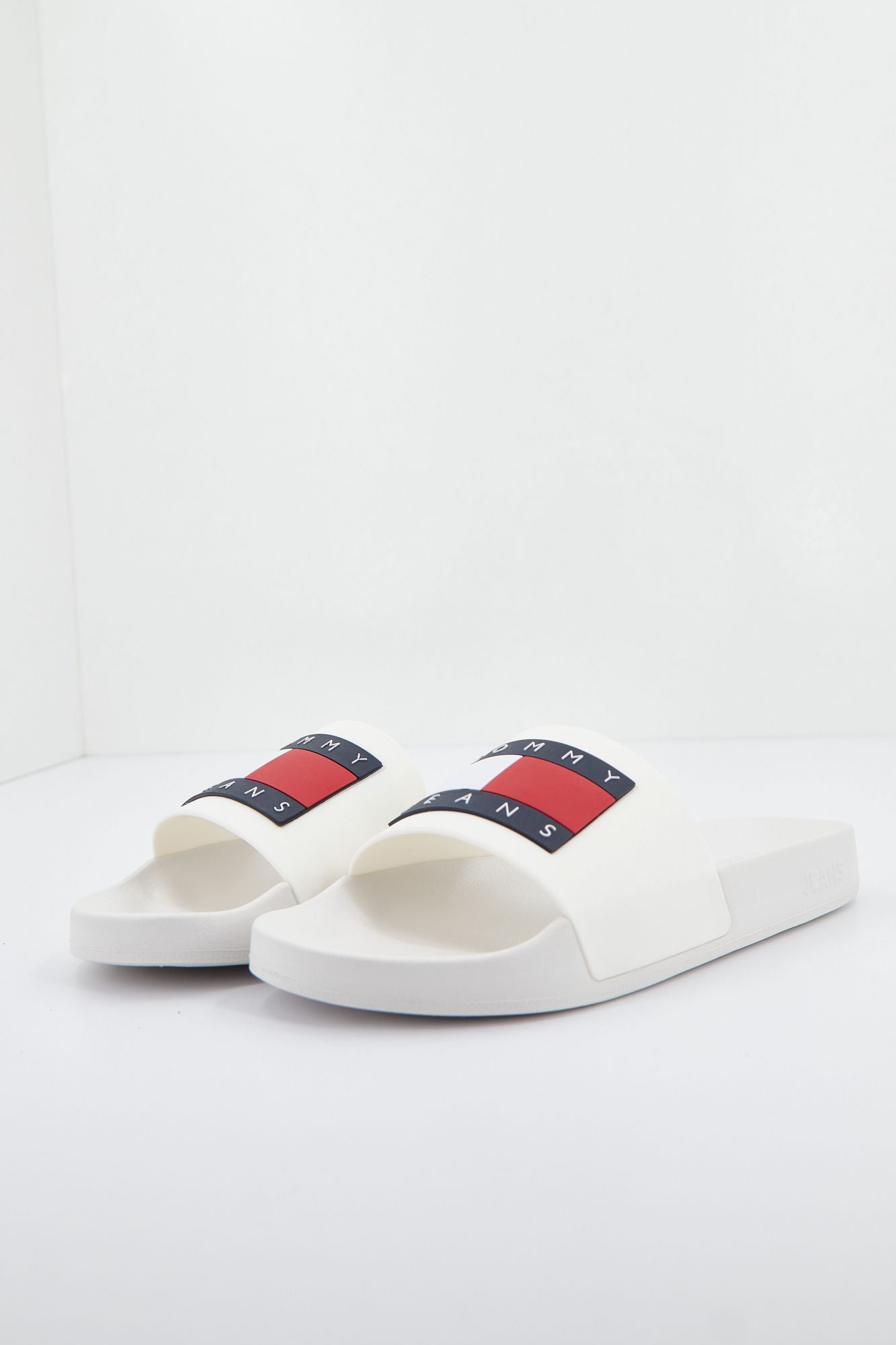 TOMMY JEANS EN0EN01889 en color BLANCO (1)