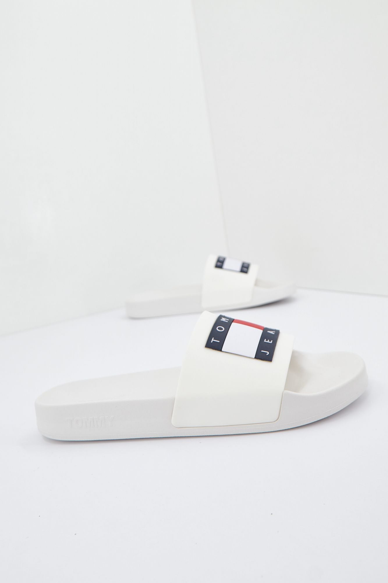 TOMMY JEANS EN0EN01889 en color BLANCO (2)