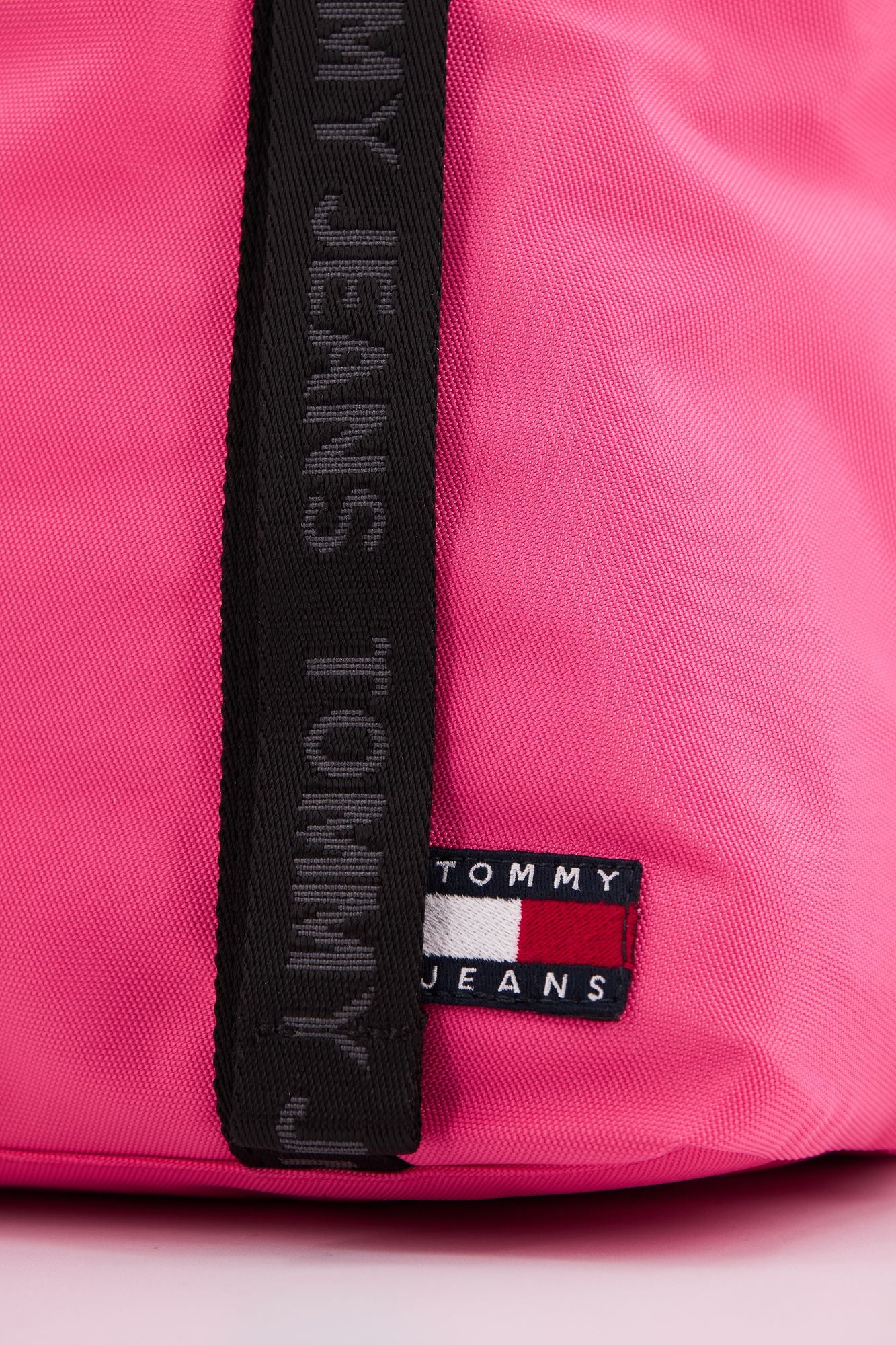 TOMMY JEANS TJW ESSENTIAL DAILY MINI en color ROSA (4)