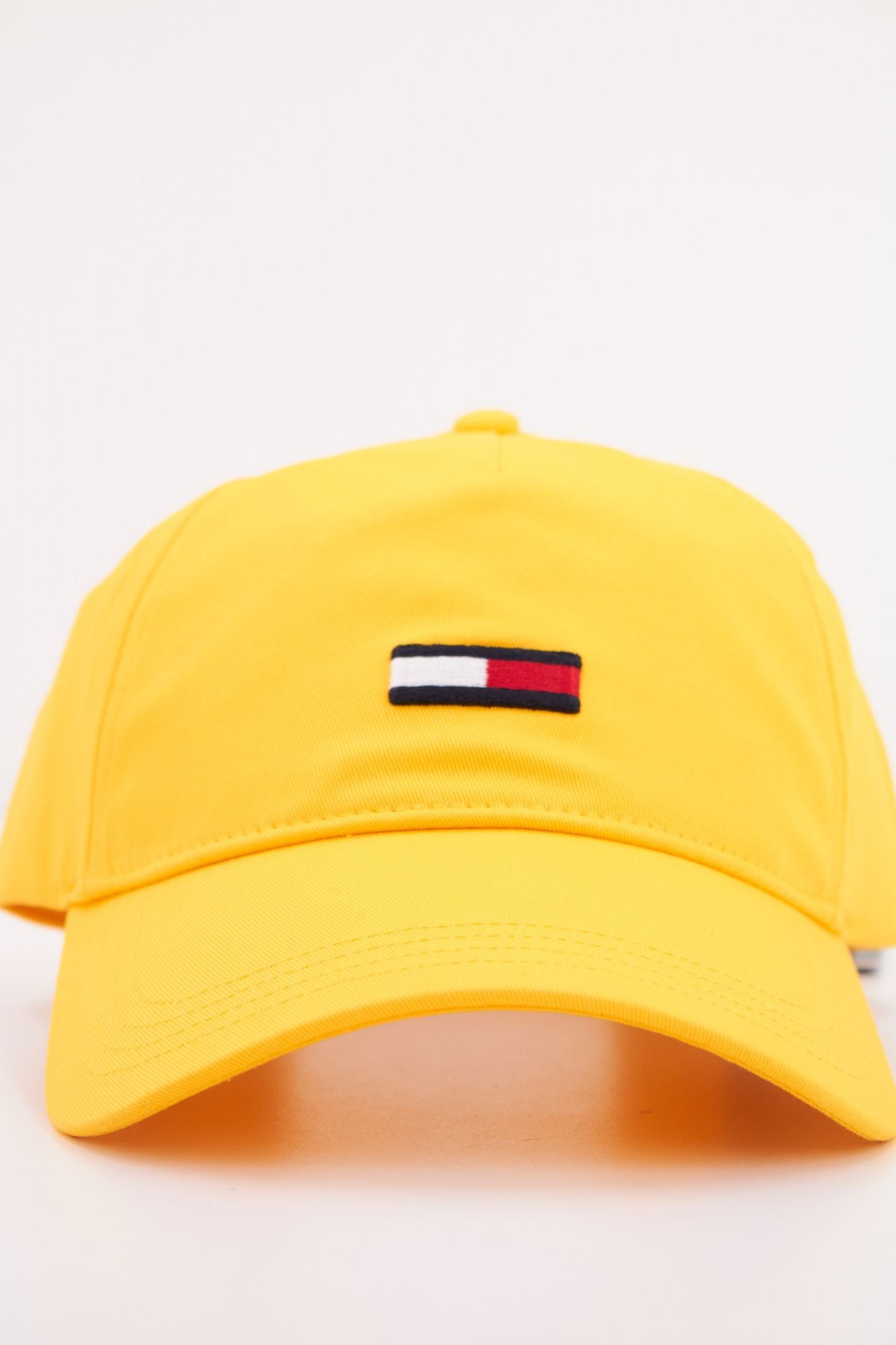 TOMMY JEANS TJW ELONGATED FLAG CAP en color AMARILLO (4)