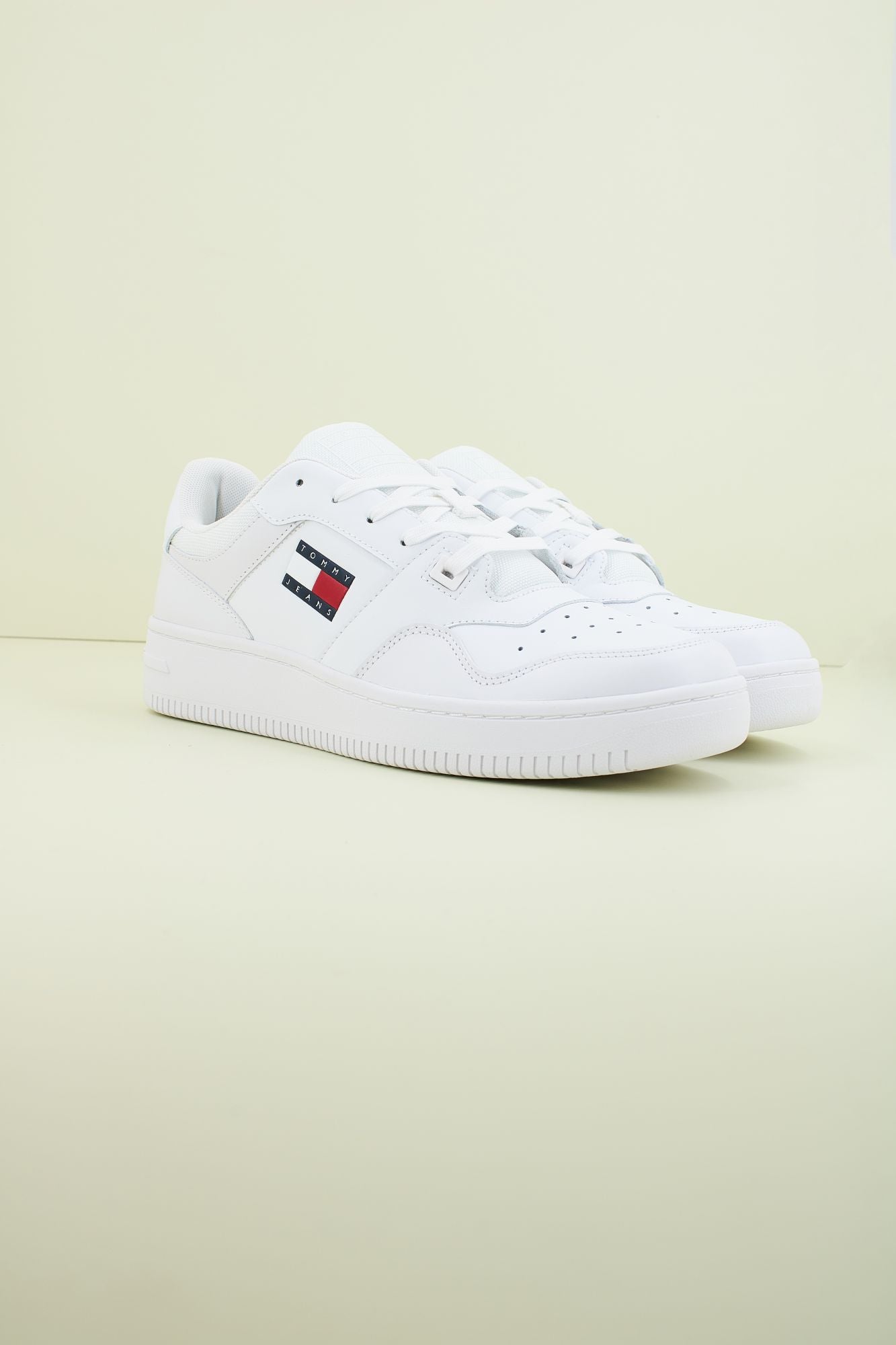 TOMMY JEANS TJM RETRO BASKET en color BLANCO (2)