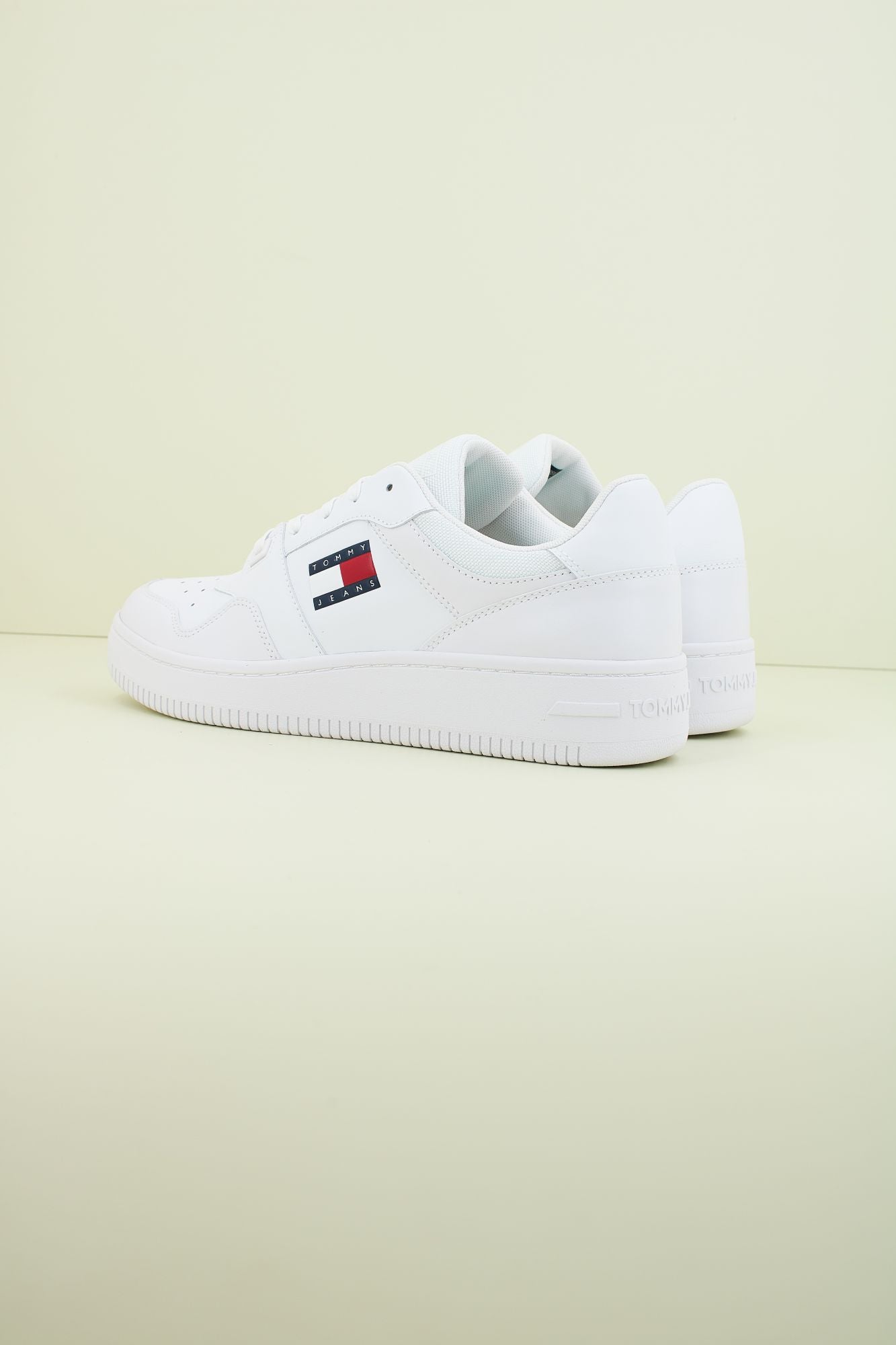 TOMMY JEANS TJM RETRO BASKET en color BLANCO (3)