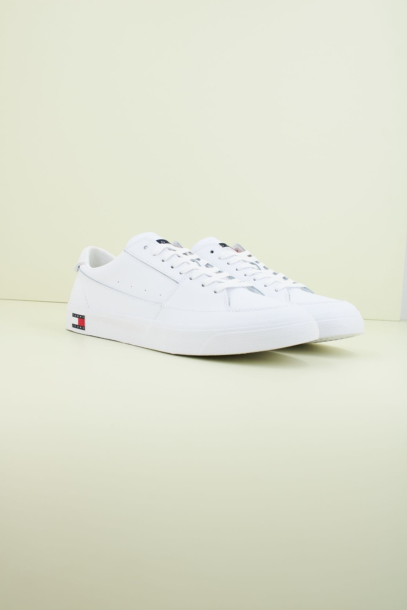 TOMMY JEANS TJM VULCANIZED ESS en color BLANCO (2)