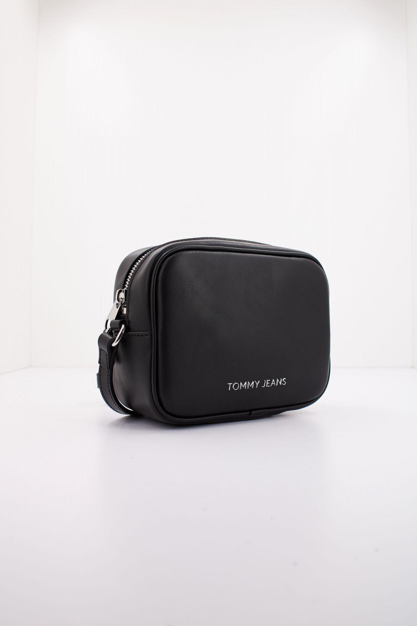 TOMMY JEANS TJW ESS MUST CAMERA BAG en color NEGRO (2)