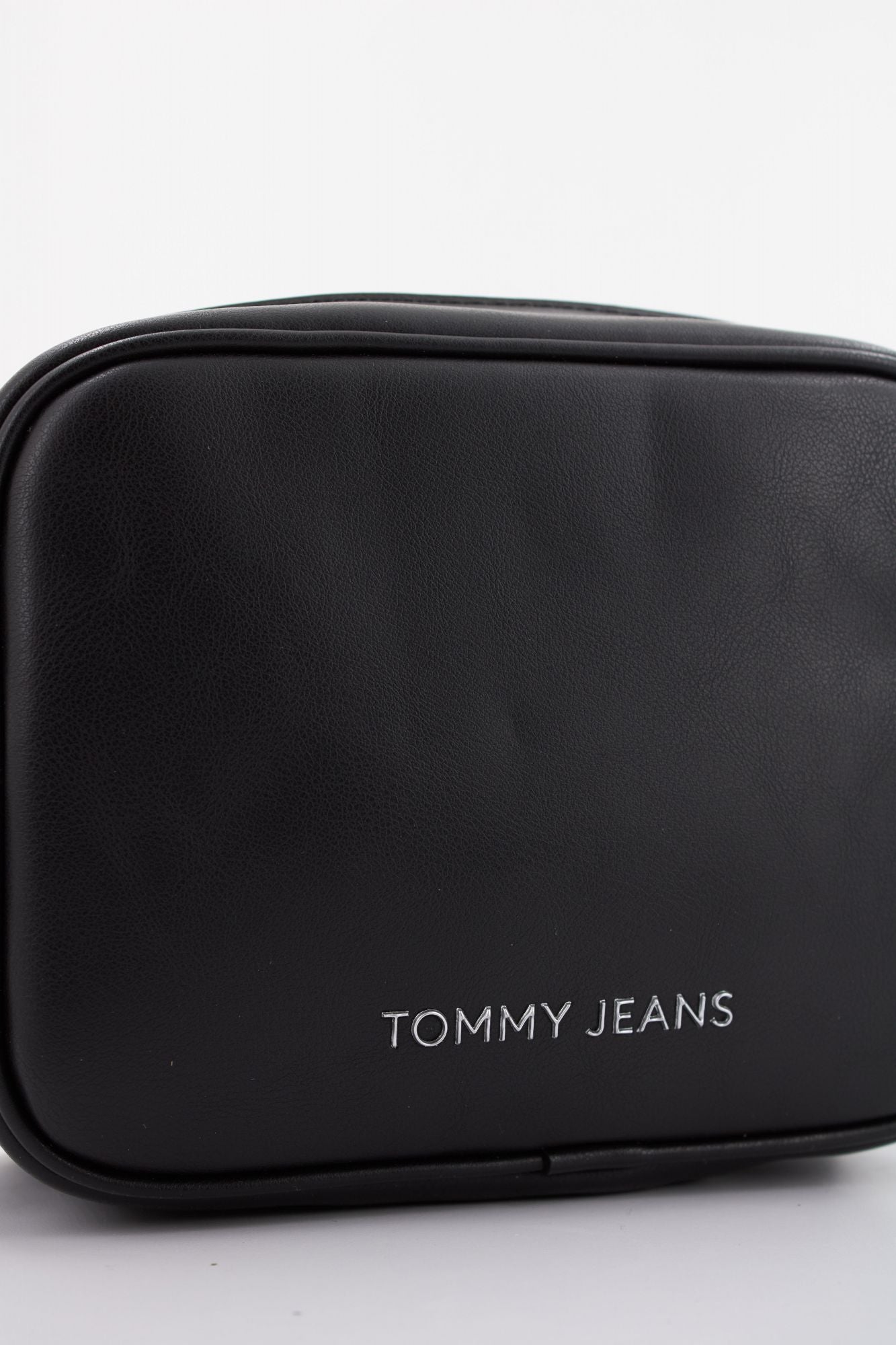 TOMMY JEANS TJW ESS MUST CAMERA BAG en color NEGRO (4)
