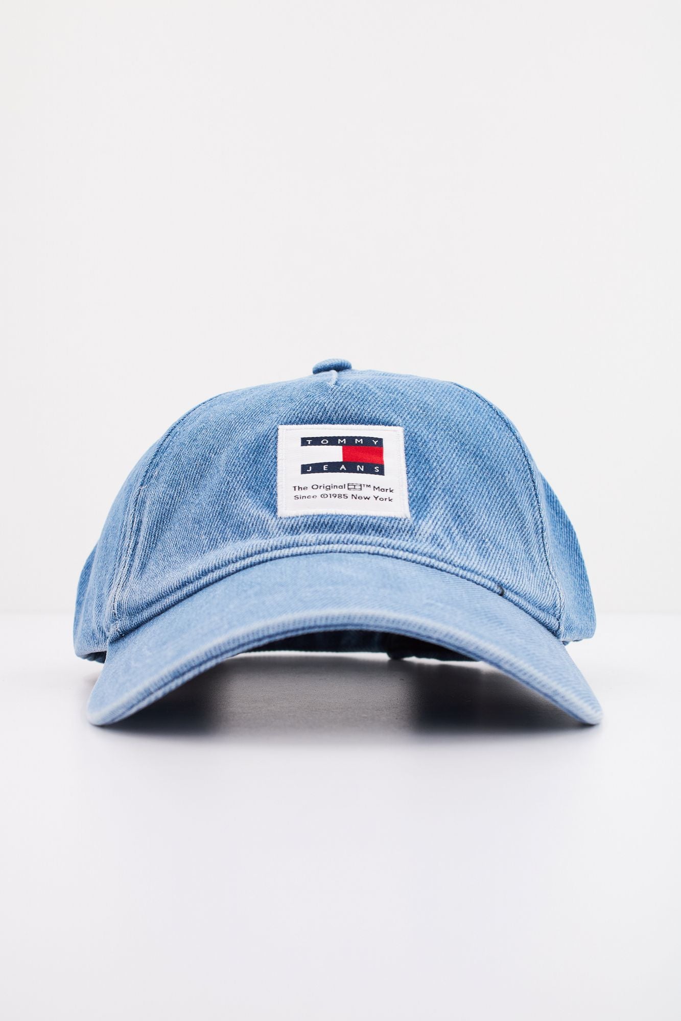 TOMMY JEANS TJM MODERN PATCH CAP DEN en color AZUL (1)