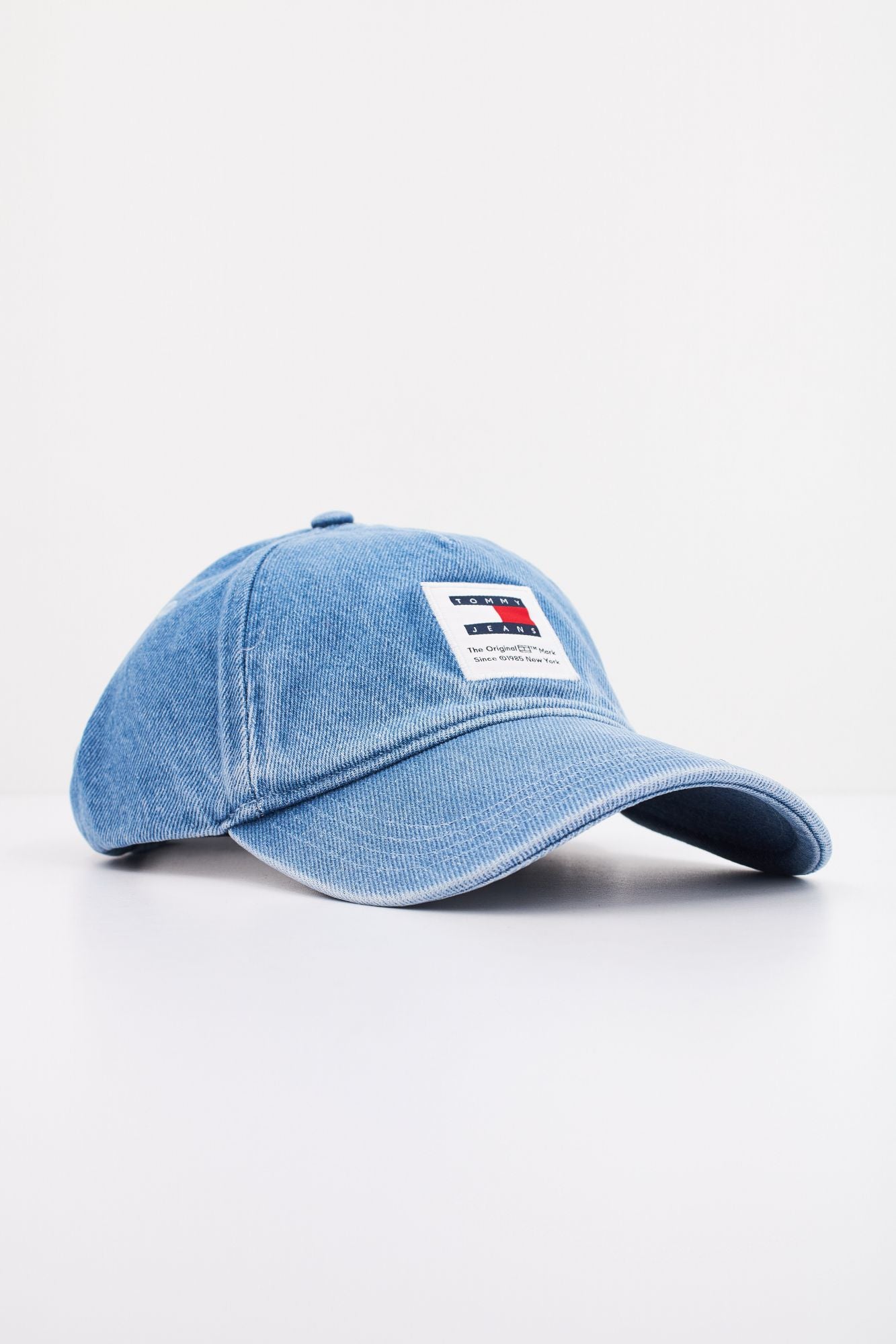 TOMMY JEANS TJM MODERN PATCH CAP DEN en color AZUL (2)