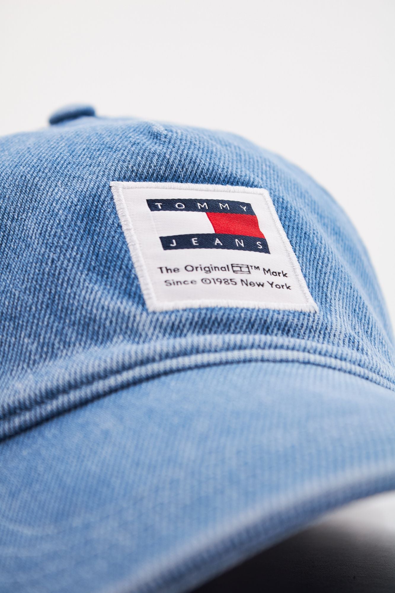 TOMMY JEANS TJM MODERN PATCH CAP DEN en color AZUL (4)
