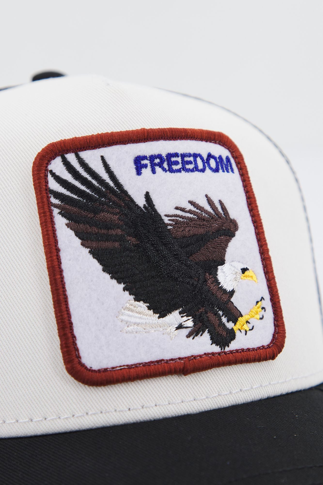 GOORIN BROS THE FREEDOM EAGLE en color BLANCO (4)