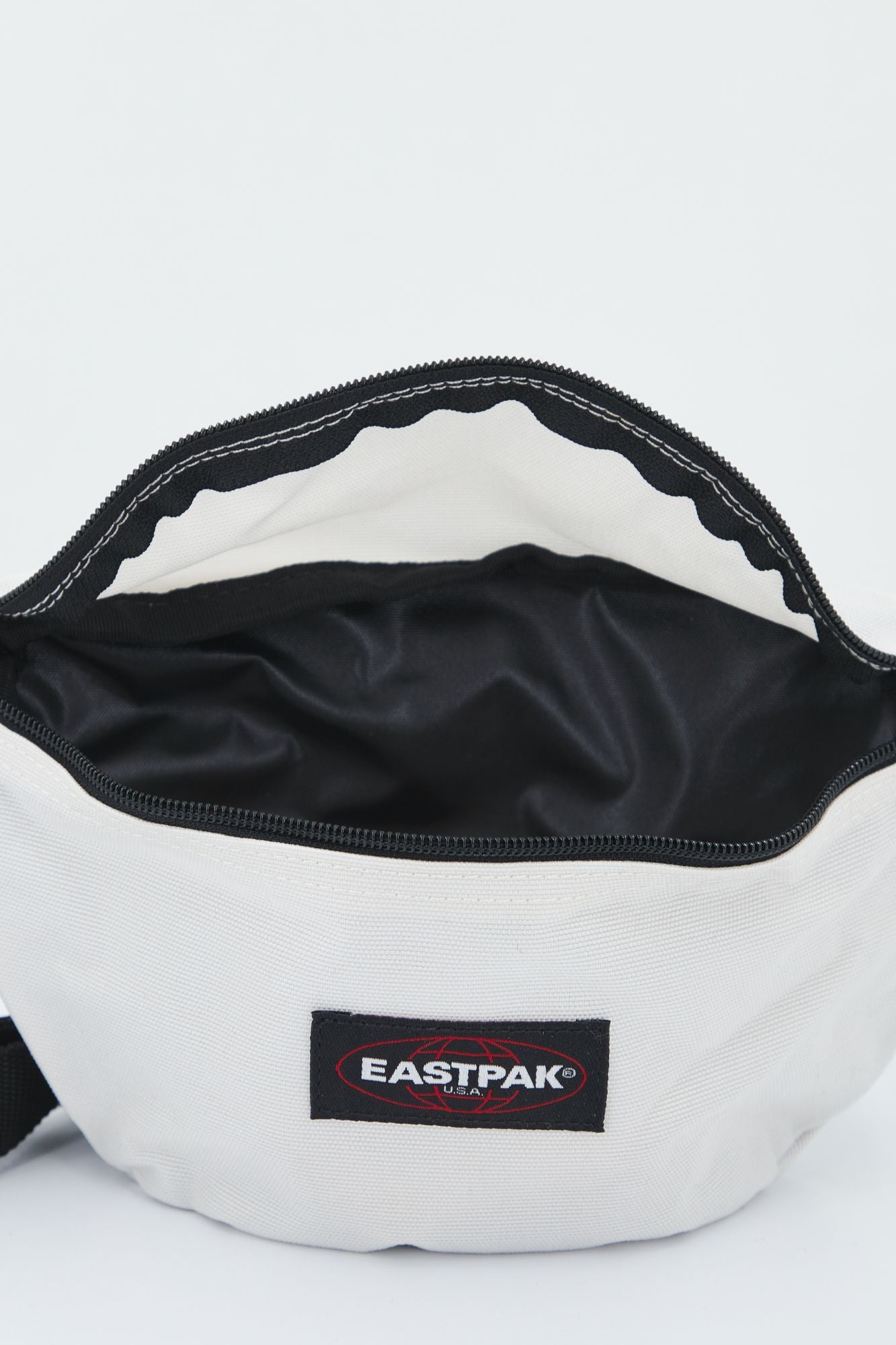 EASTPAK SPRINGER en color BEIS (4)
