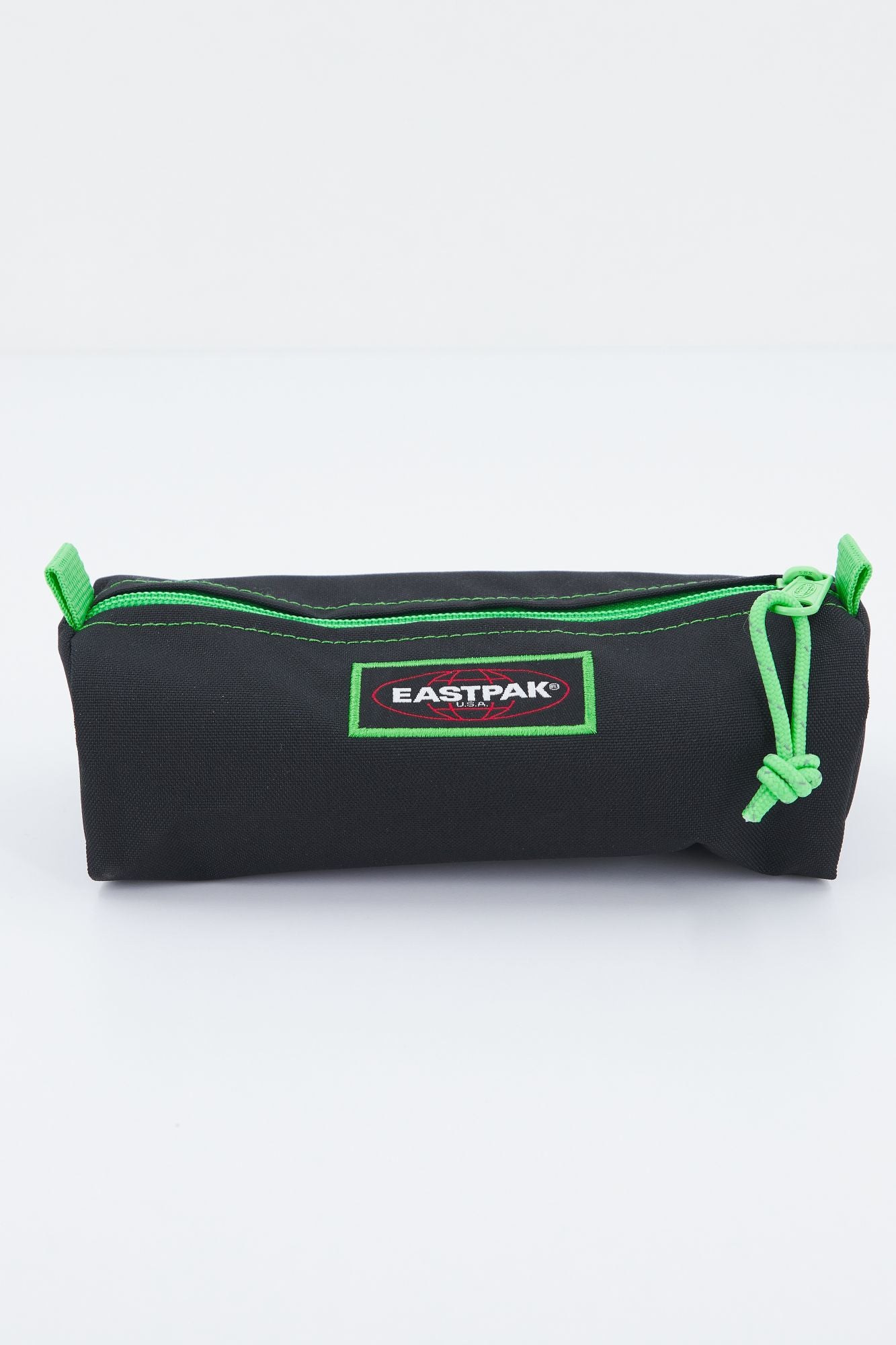 EASTPAK BENCHMARK SINGLE en color NEGRO (1)