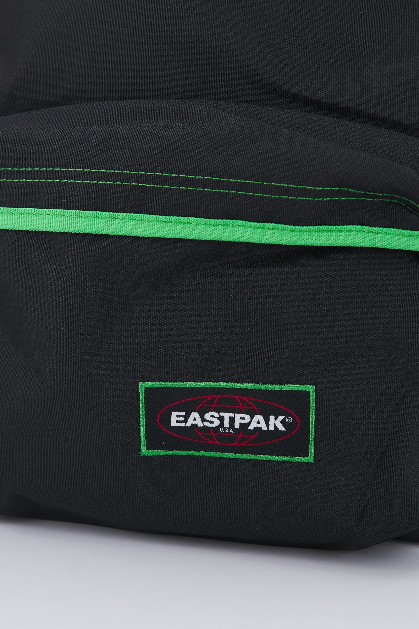 EASTPAK PADDED PAK'R en color NEGRO (4)