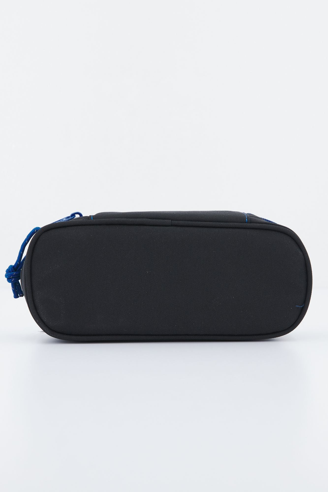 EASTPAK OVAL SINGLE en color NEGRO (3)