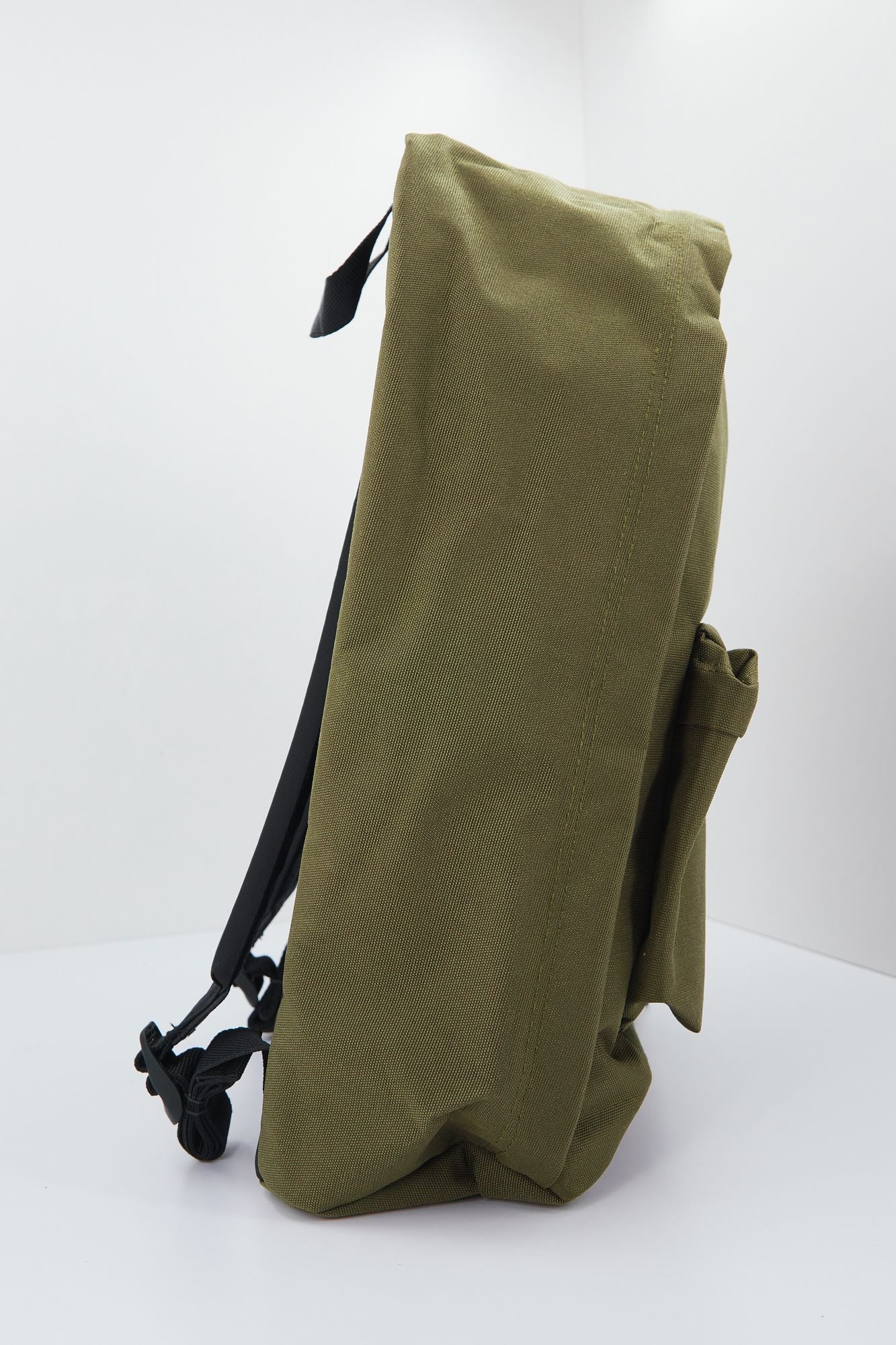 EASTPAK OUT OF OFFICE en color VERDE (2)