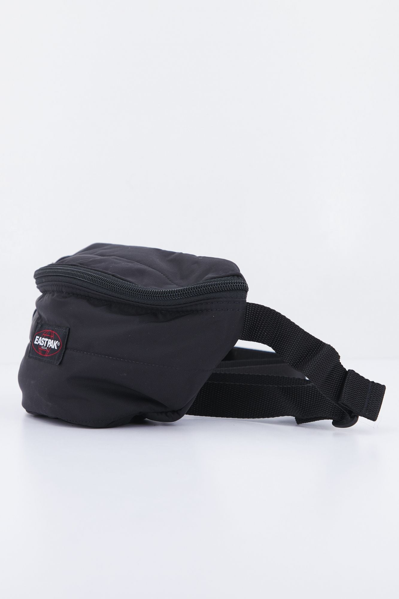 EASTPAK SPRINGER en color NEGRO (2)
