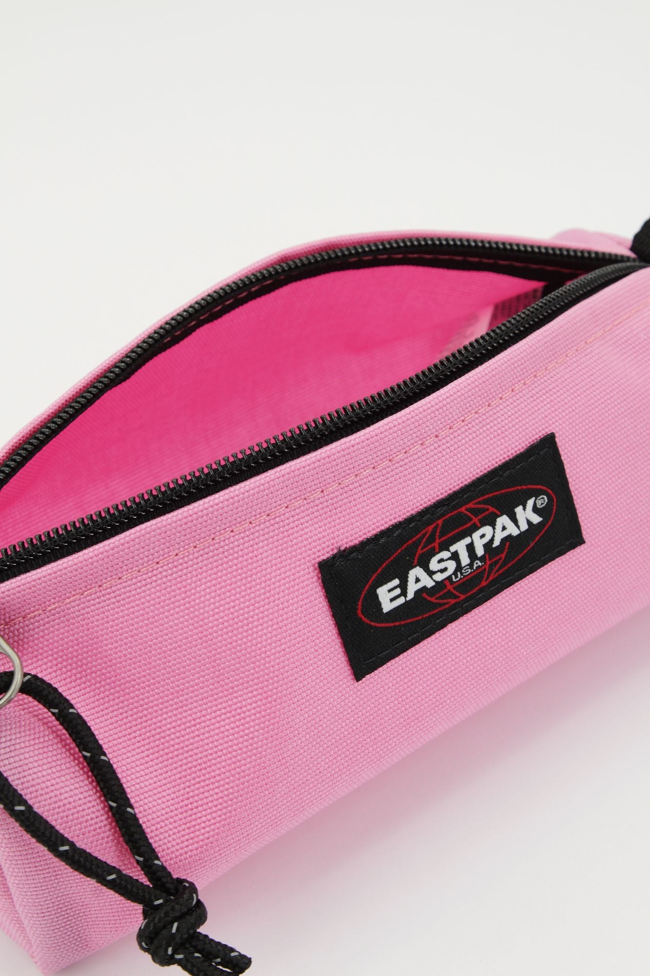 EASTPAK BENCHMARK SINGLE en color ROSA (3)