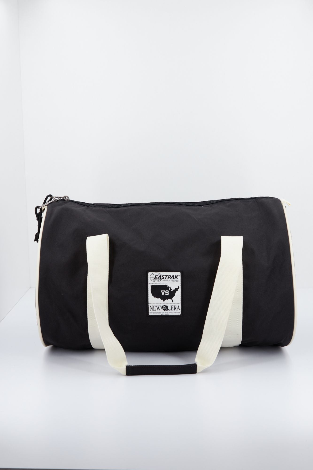 EASTPAK EK20B13N en color NEGRO (1)