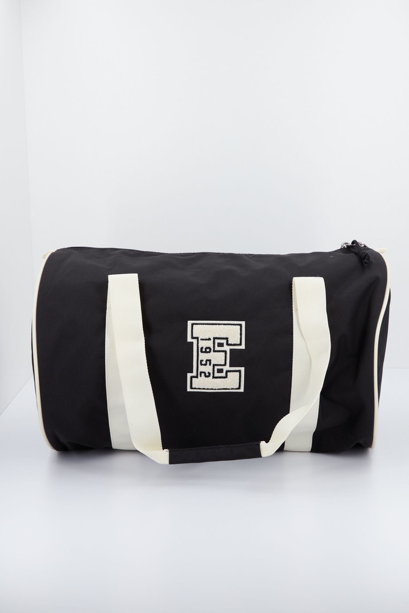 EASTPAK EK20B13N en color NEGRO (3)