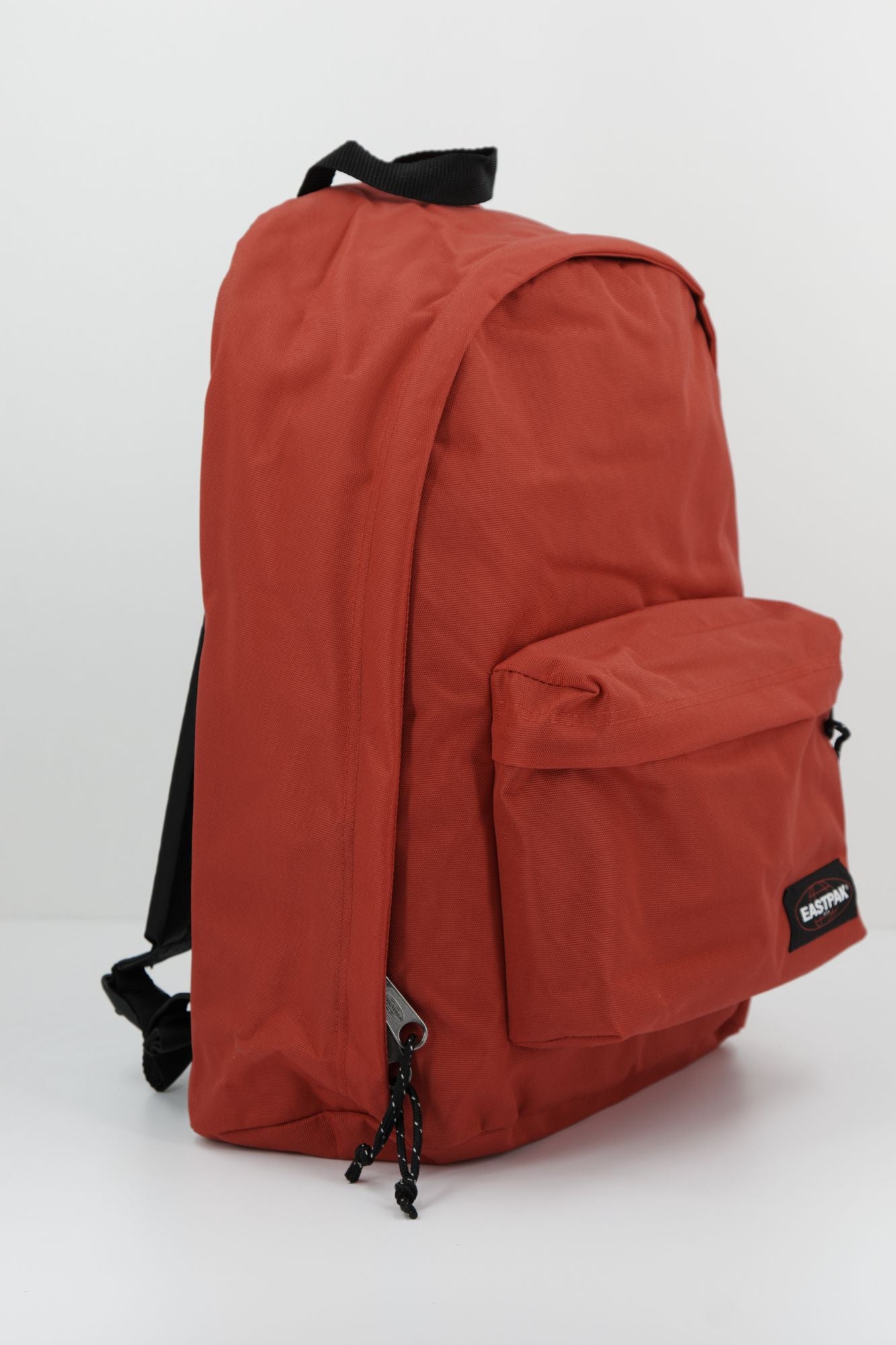 EASTPAK OUT OF OFFICE en color ROJO (2)