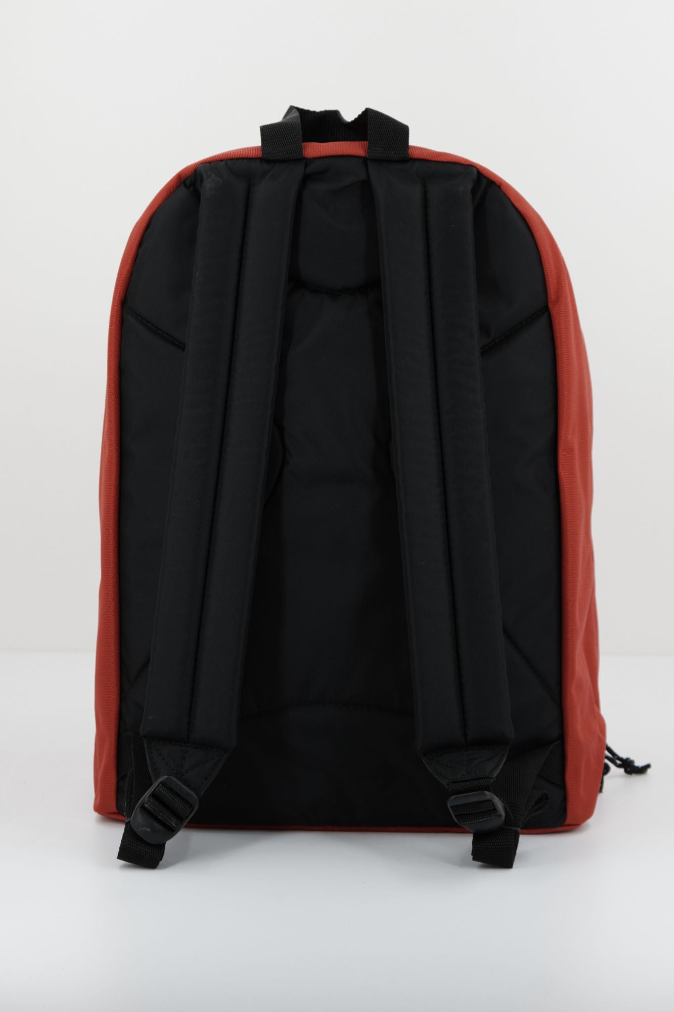 EASTPAK OUT OF OFFICE en color ROJO (3)