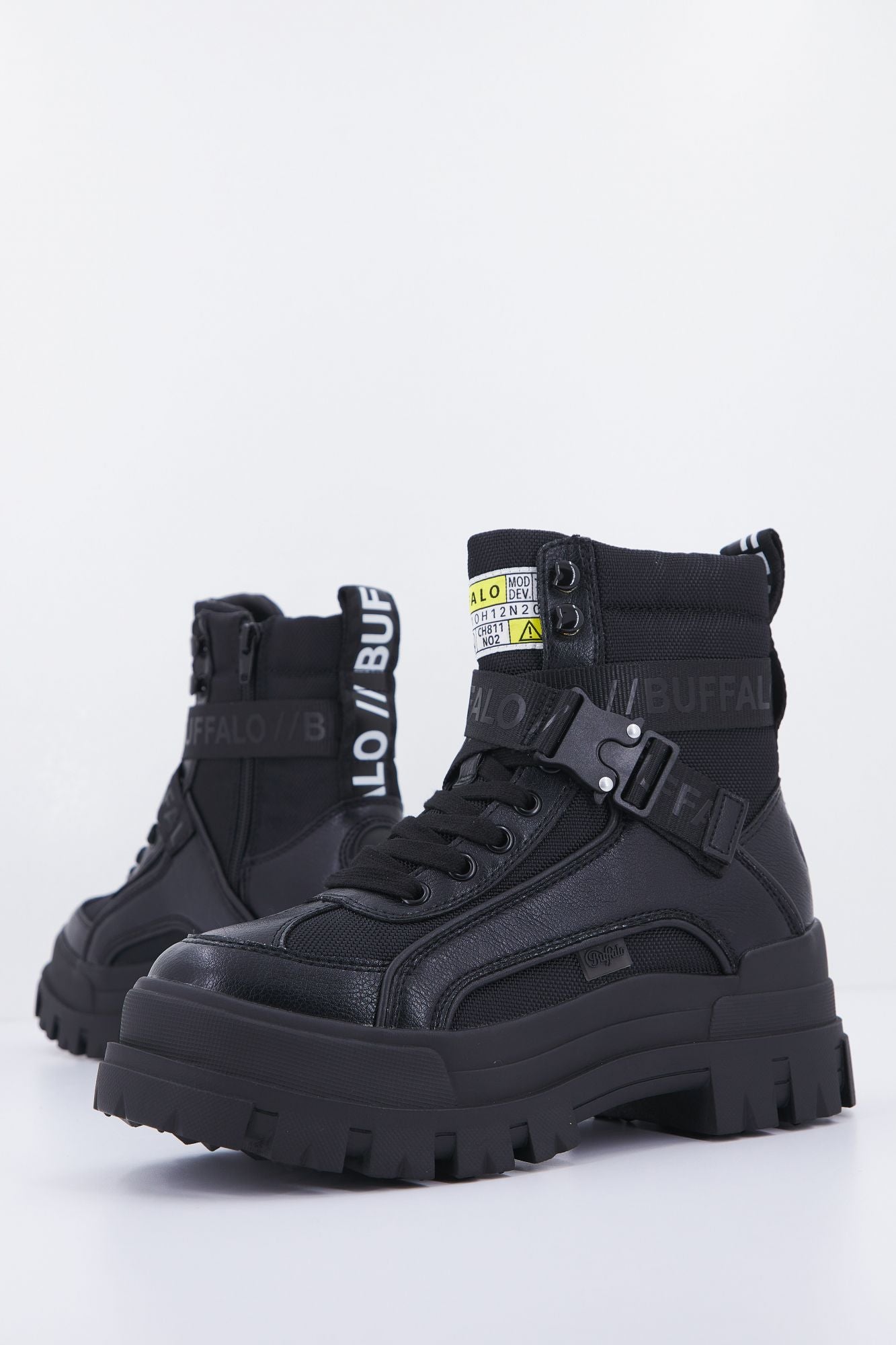 BUFFALO ASPHA COM1 en color NEGRO (1)