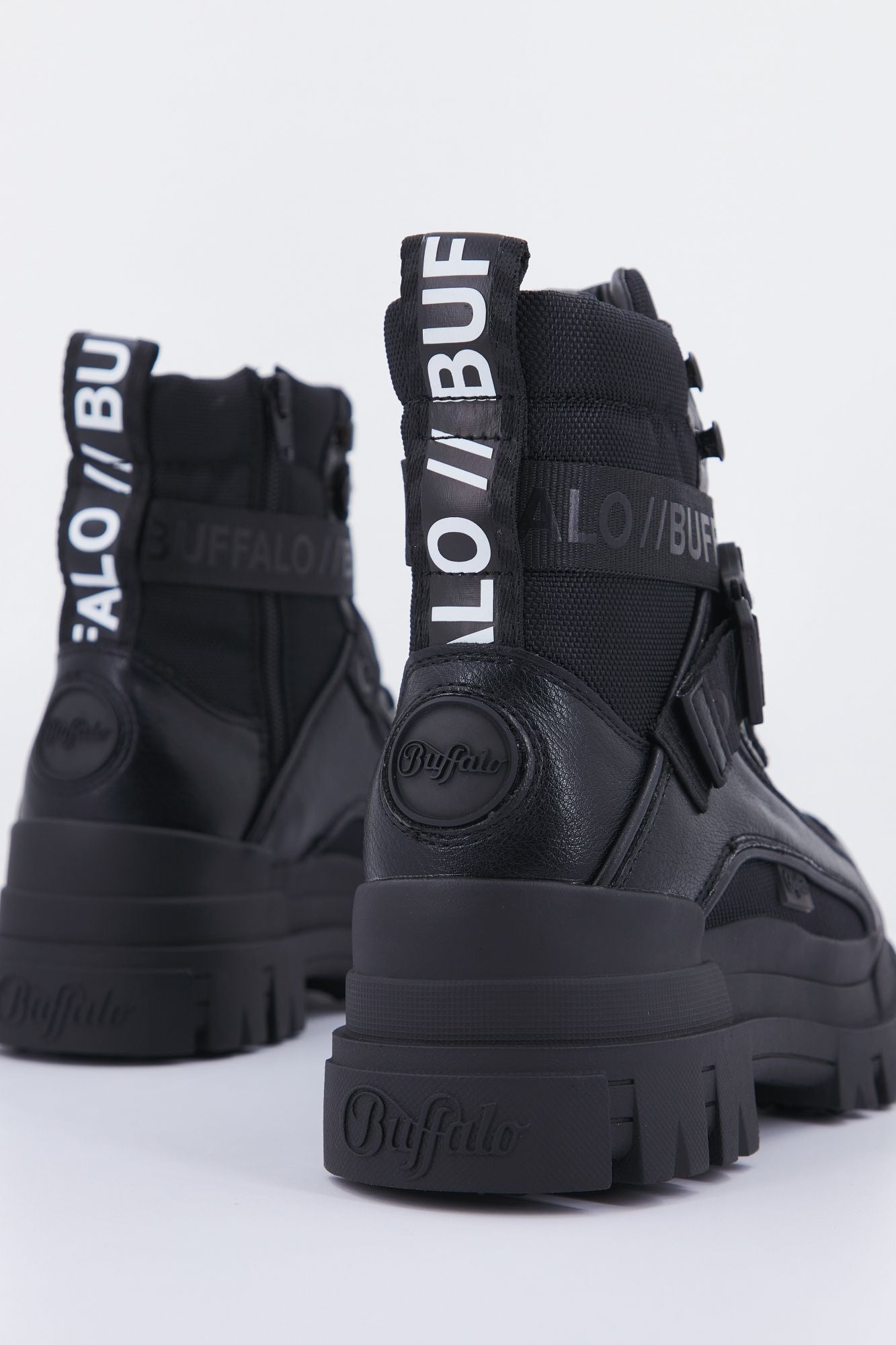 BUFFALO ASPHA COM1 en color NEGRO (3)