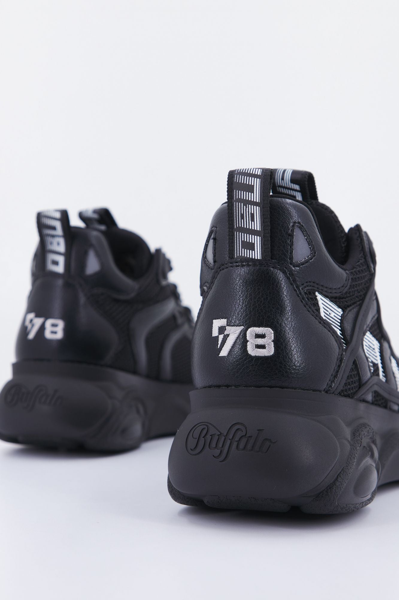 BUFFALO CLD GRID en color NEGRO (3)