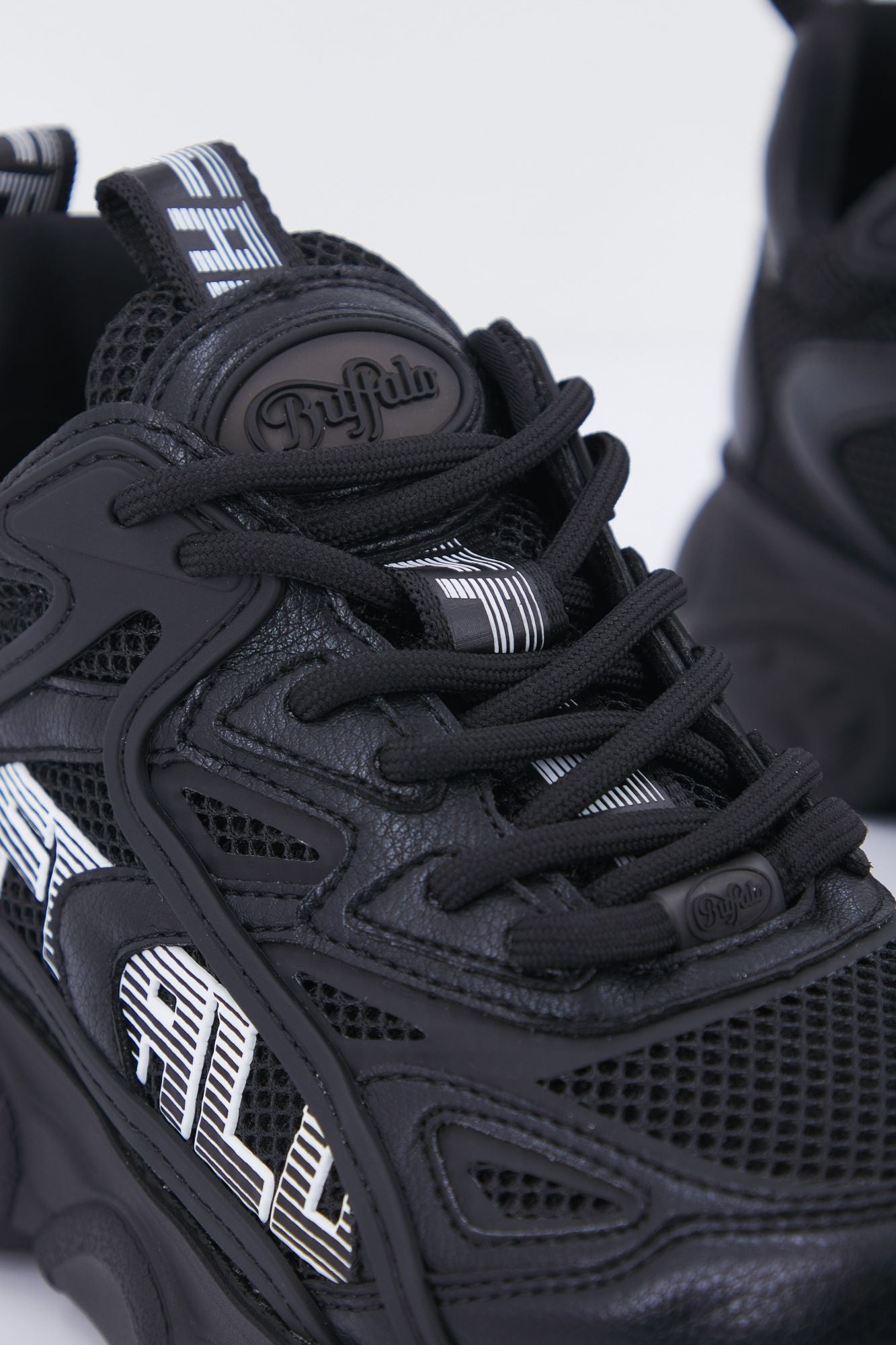 BUFFALO CLD GRID en color NEGRO (4)