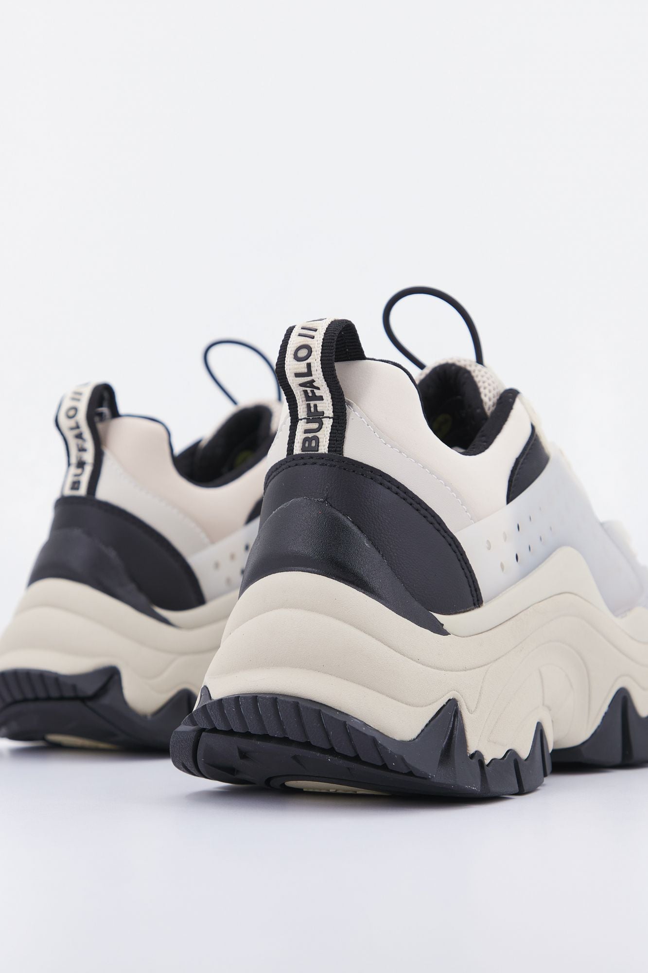 BUFFALO TRAIL ONE en color BEIS (3)