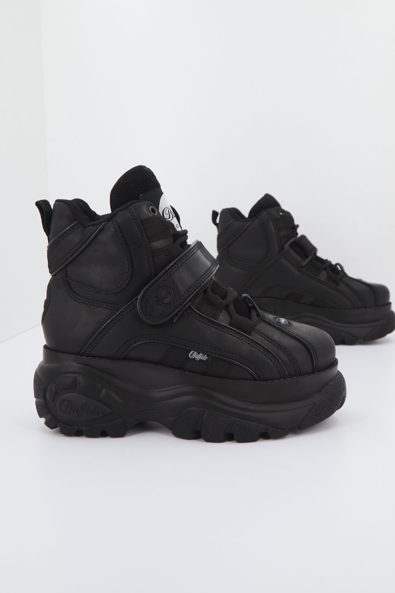 BUFFALO 1348-14 2.0 en color NEGRO (2)