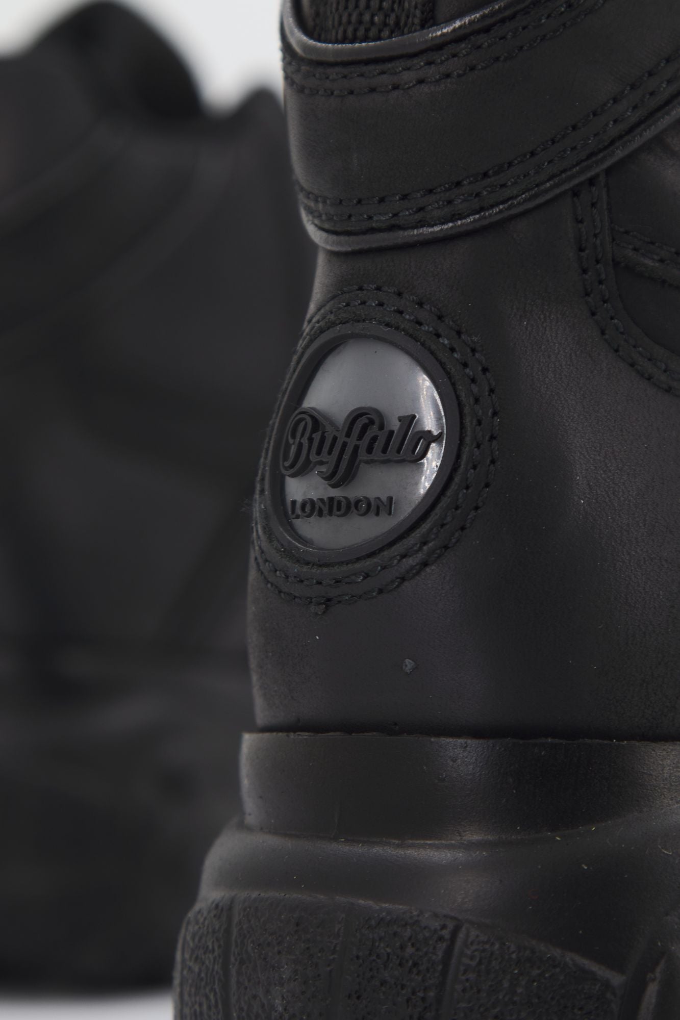 BUFFALO 1348-14 2.0 en color NEGRO (4)