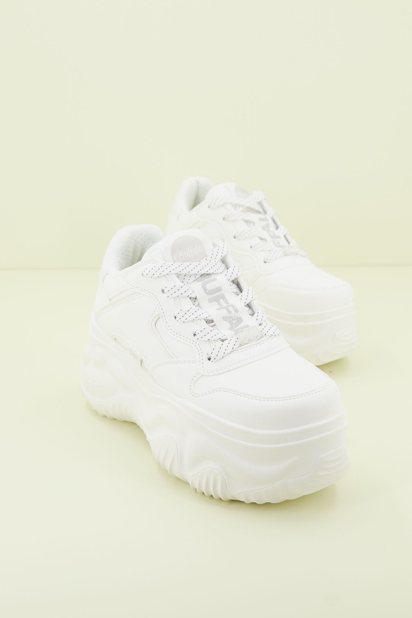 BUFFALO FERAL en color BLANCO (1)