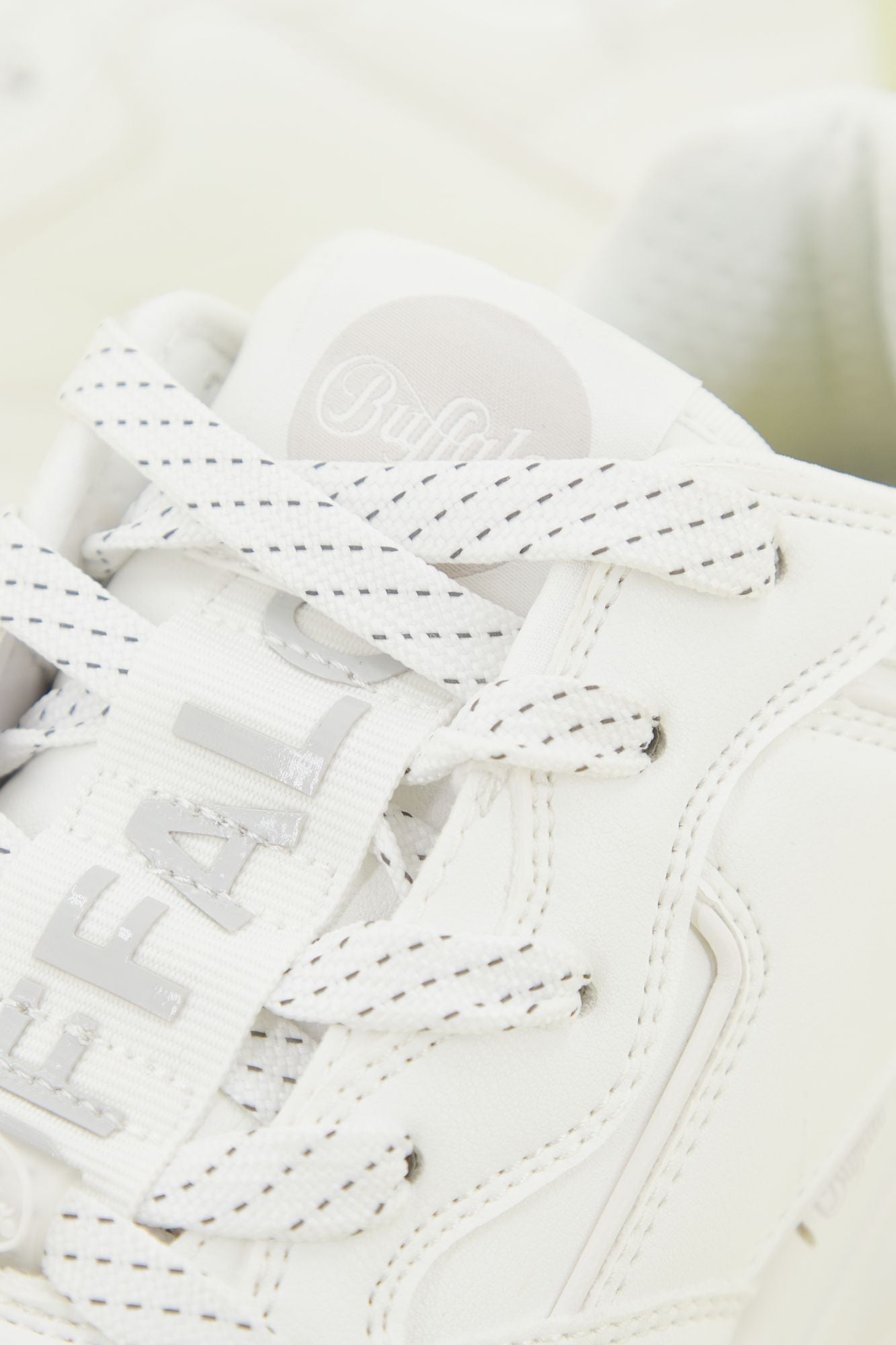 BUFFALO FERAL en color BLANCO (4)