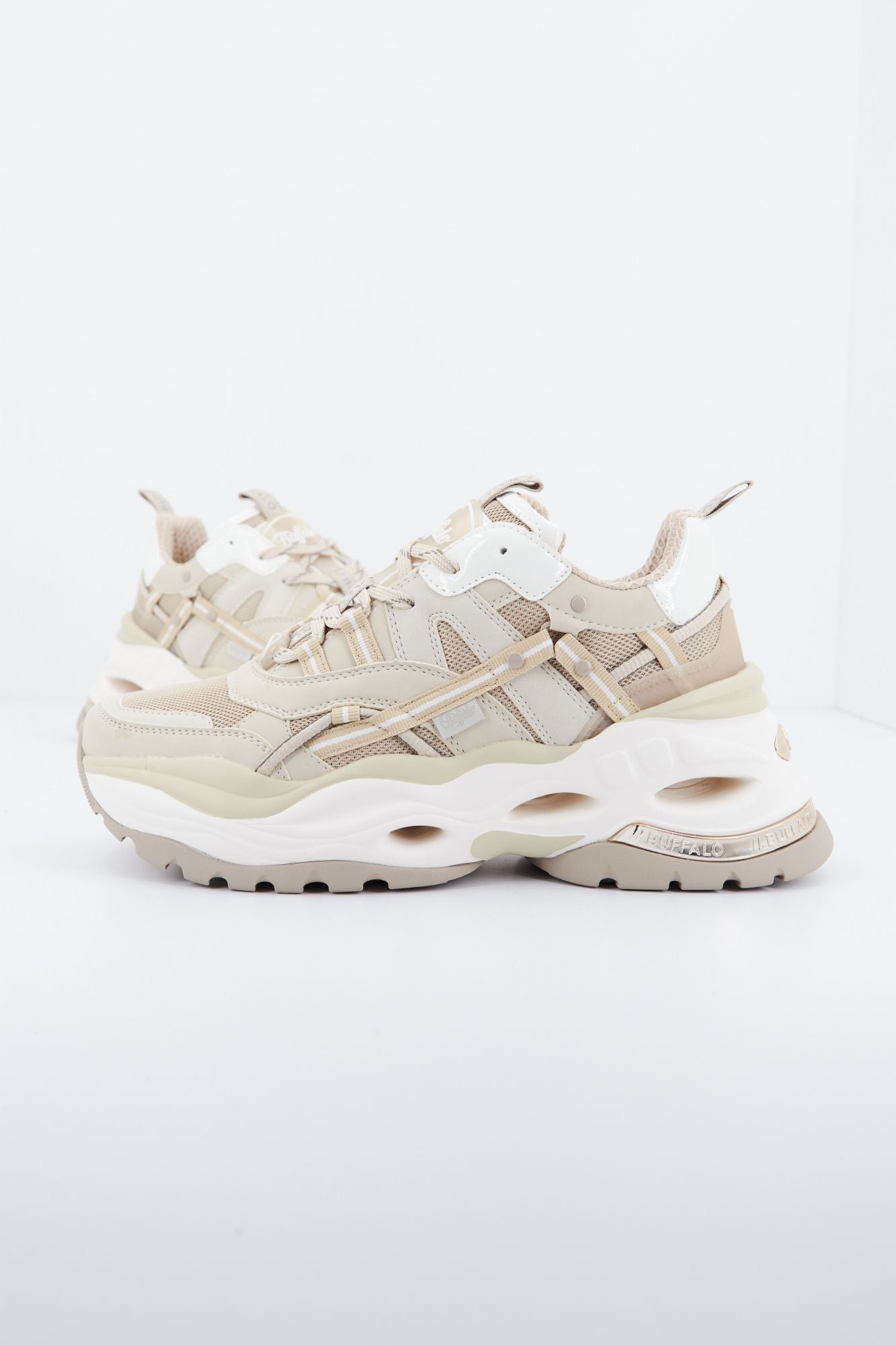 BUFFALO TRIPLET HOLLOW en color BEIS (1)