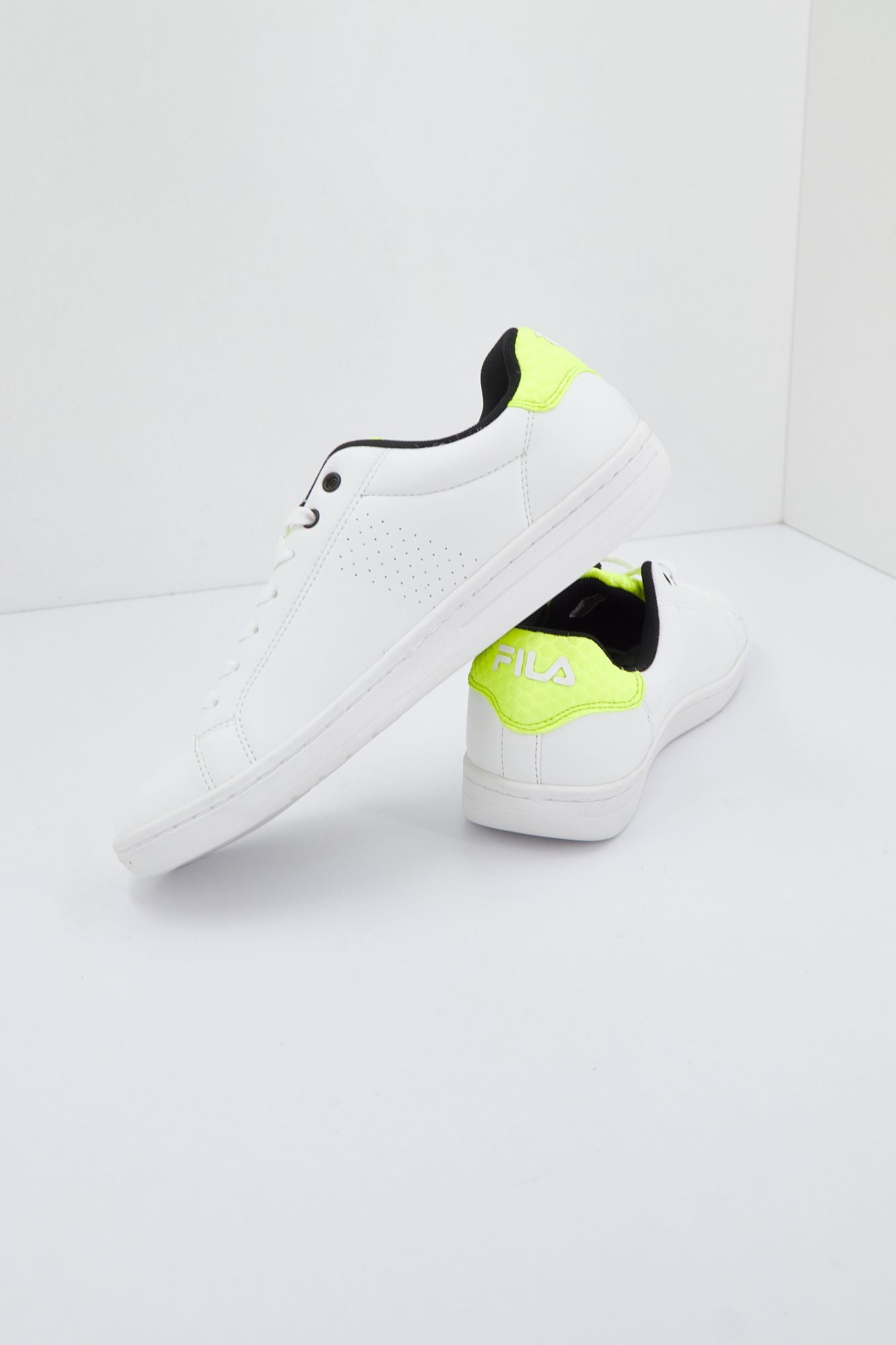 FILA CROSSCOURT 2 NT LOW en color BLANCO (2)