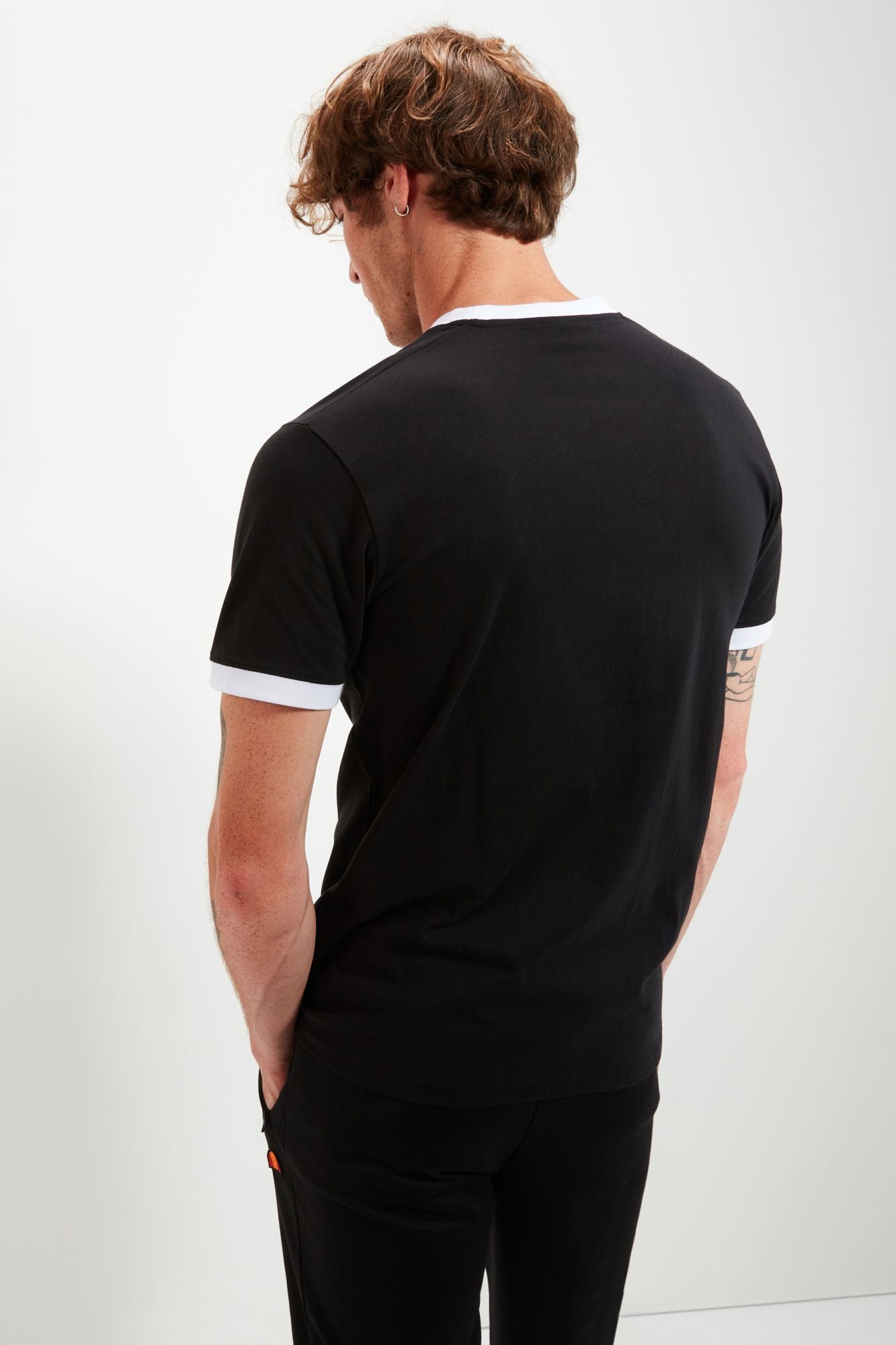 ELLESSE MEDUNO TEE en color NEGRO (3)