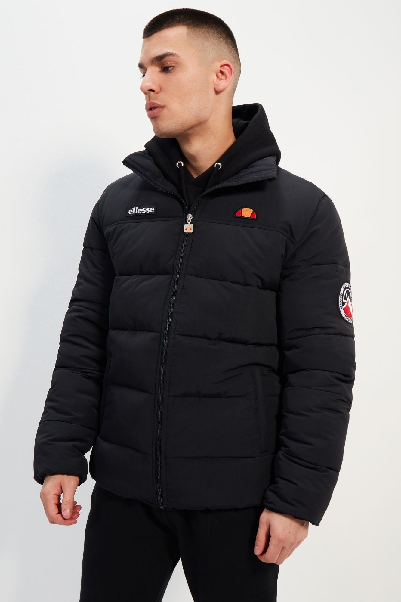 ELLESSE NEBULA PADDED JACKET en color NEGRO (1)