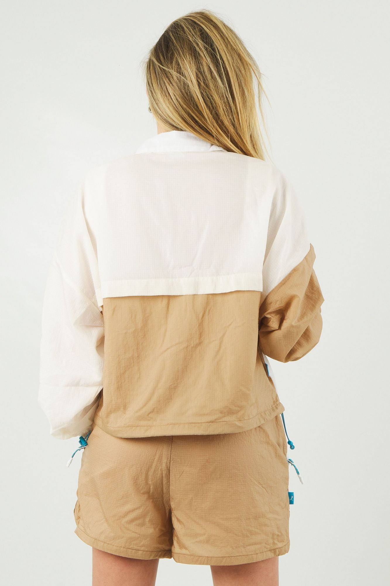 PUMA INFUSE WOVEN JAQUET en color BEIS (3)