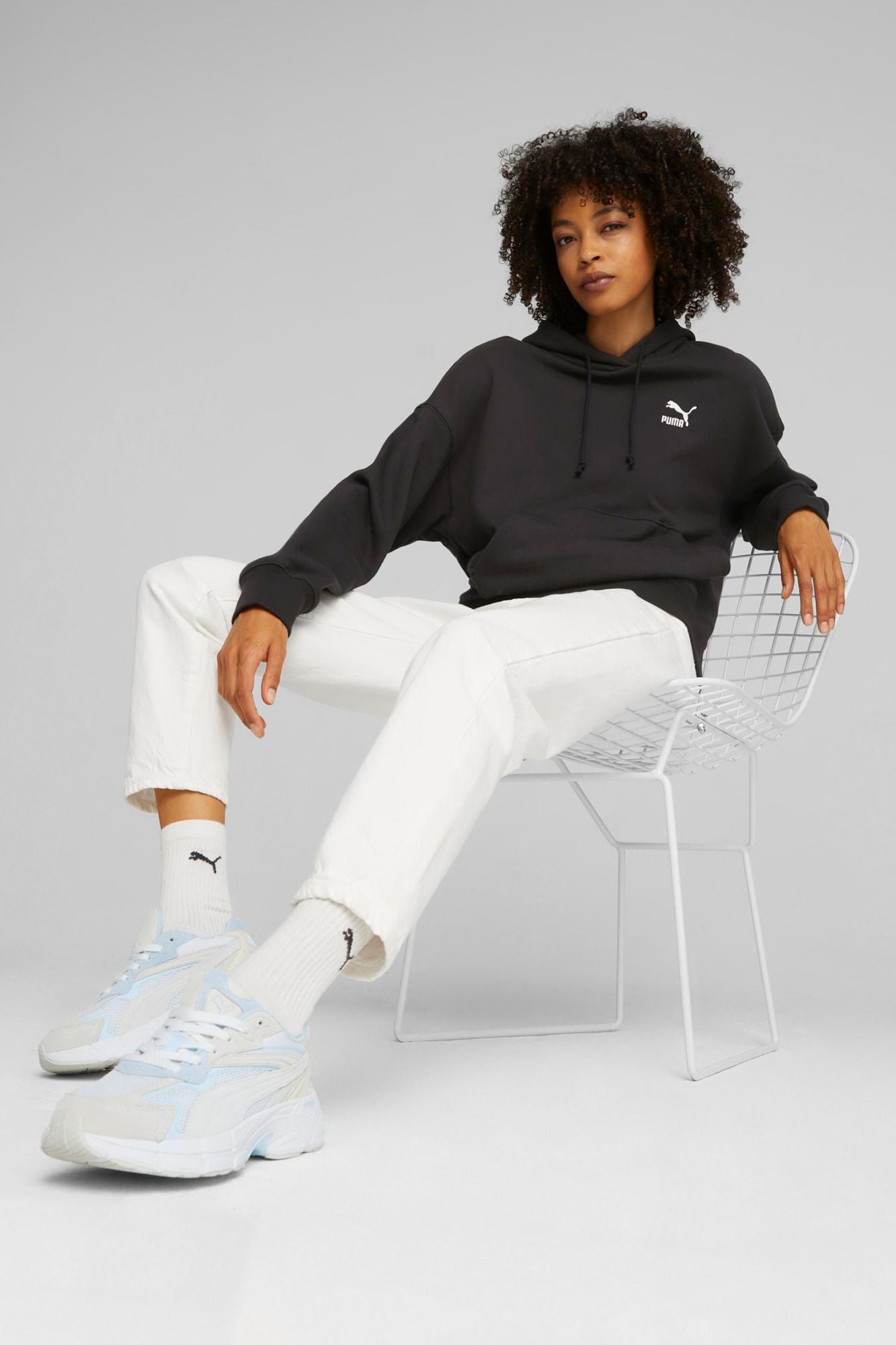 PUMA CLASSICS OVERSIZED HOOD en color NEGRO (4)